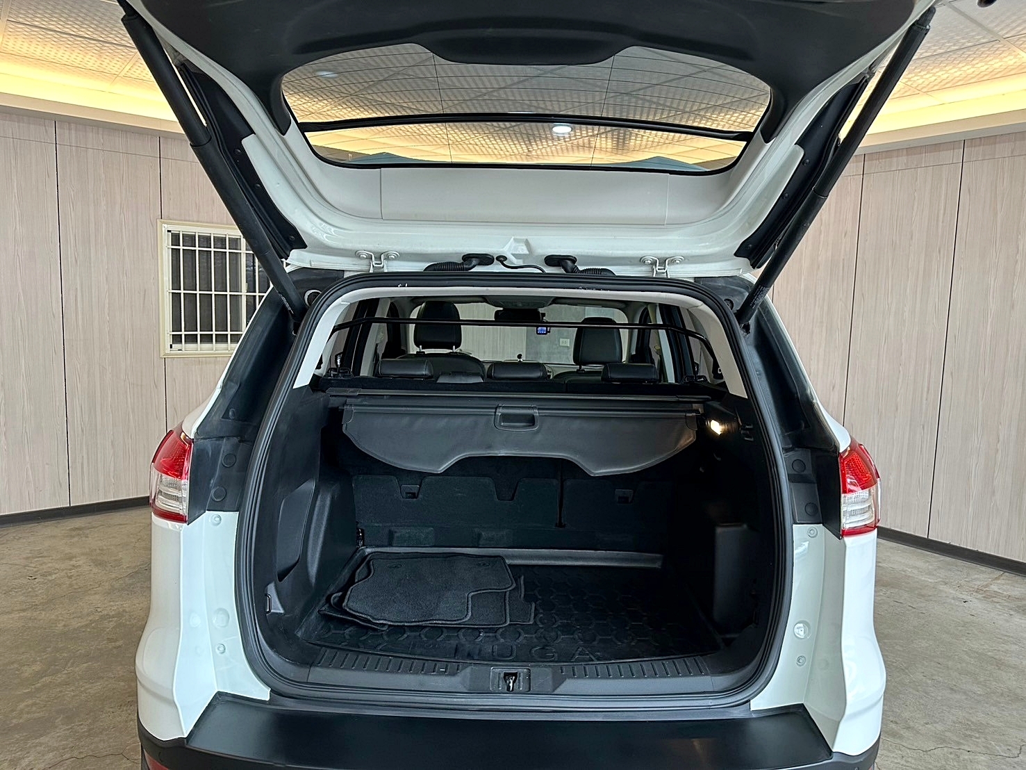 認證車兩年保固 2016年 Ford Kuga 2.0 旗艦型 4WD 新車價120萬 6速手自排 渦輪增壓  第17張相片