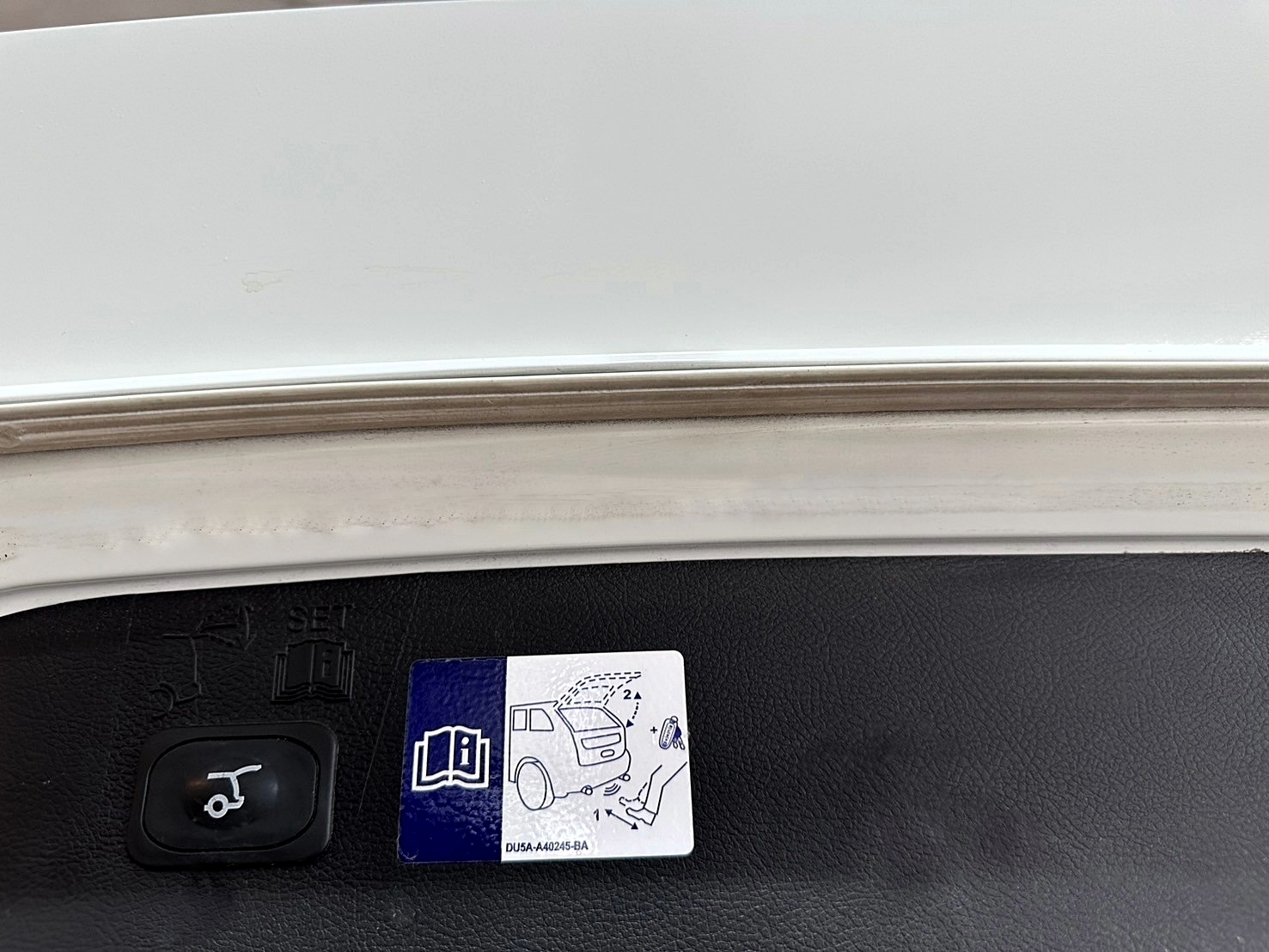 認證車兩年保固 2016年 Ford Kuga 2.0 旗艦型 4WD 新車價120萬 6速手自排 渦輪增壓  第18張相片