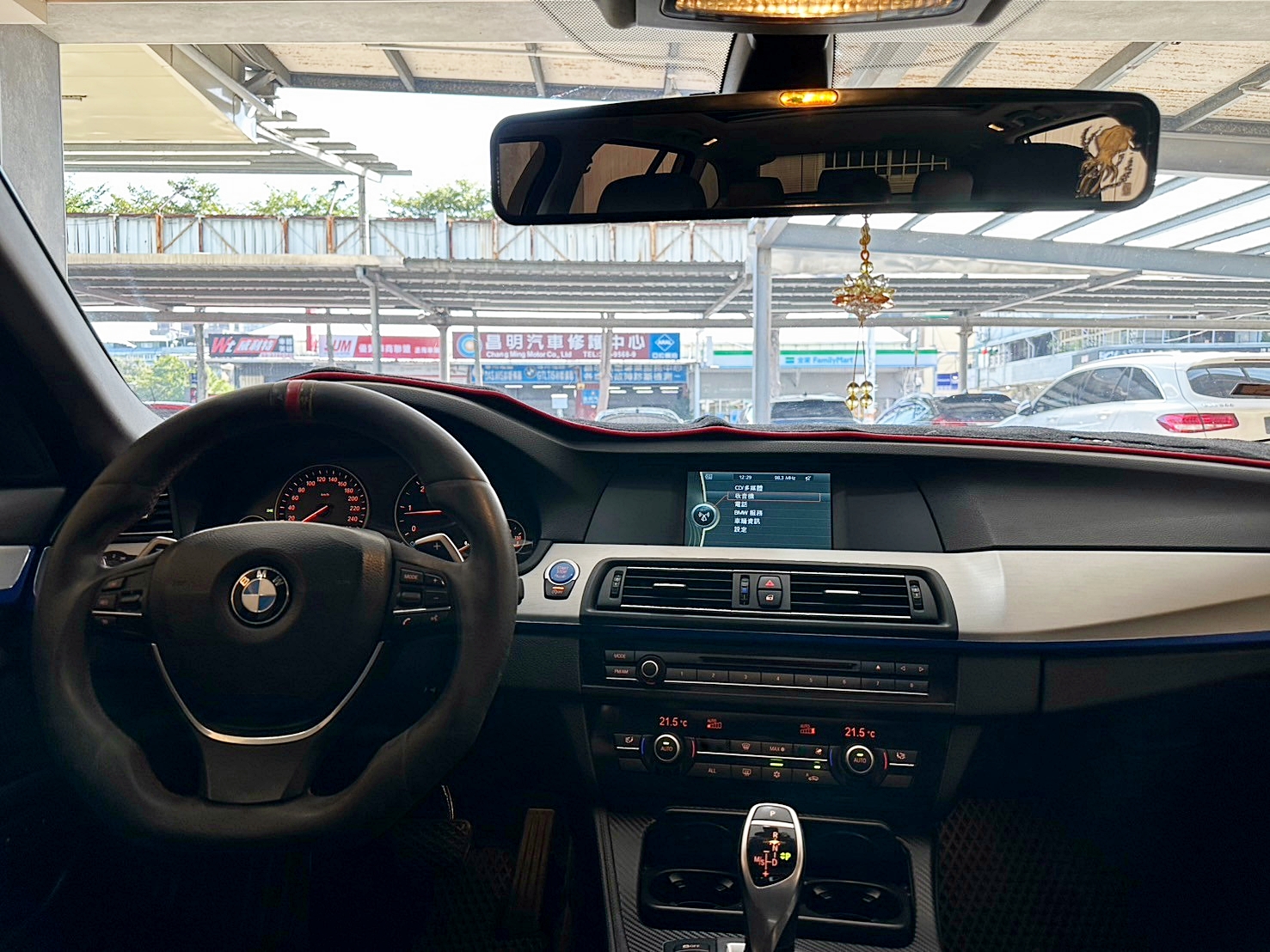 全車空力套件 2011年 BMW 520d Touring 新車價261萬 8速手自排 渦輪增壓 19吋 radi8鋁圈 KT racing 避震器  第6張相片