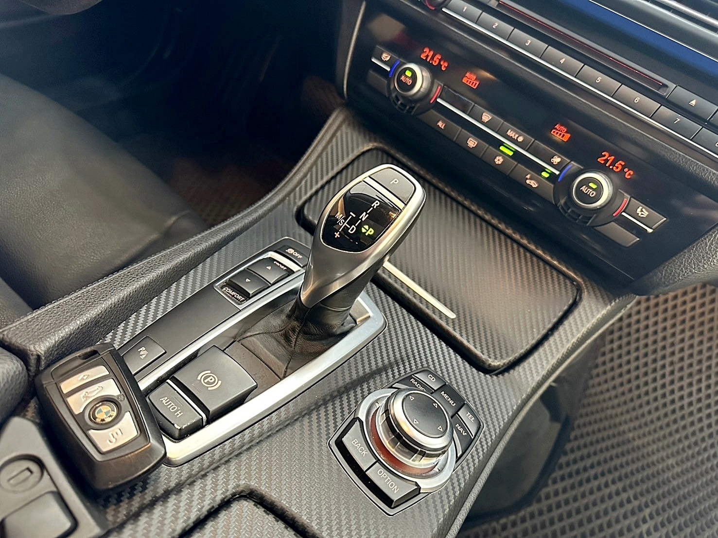 全車空力套件 2011年 BMW 520d Touring 新車價261萬 8速手自排 渦輪增壓 19吋 radi8鋁圈 KT racing 避震器  第17張相片
