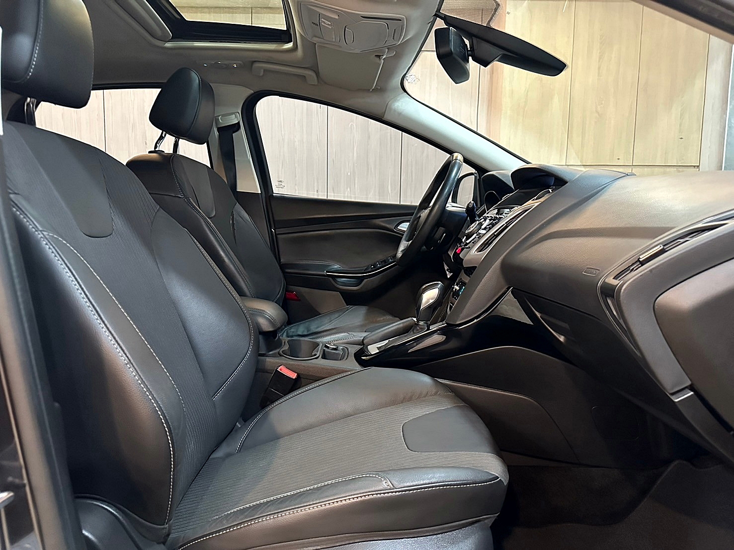 LINE:goodcar888 2013年 Ford Focus 5D 2.0汽油運動型 雙離合器6速自手排 自然進氣  第4張相片