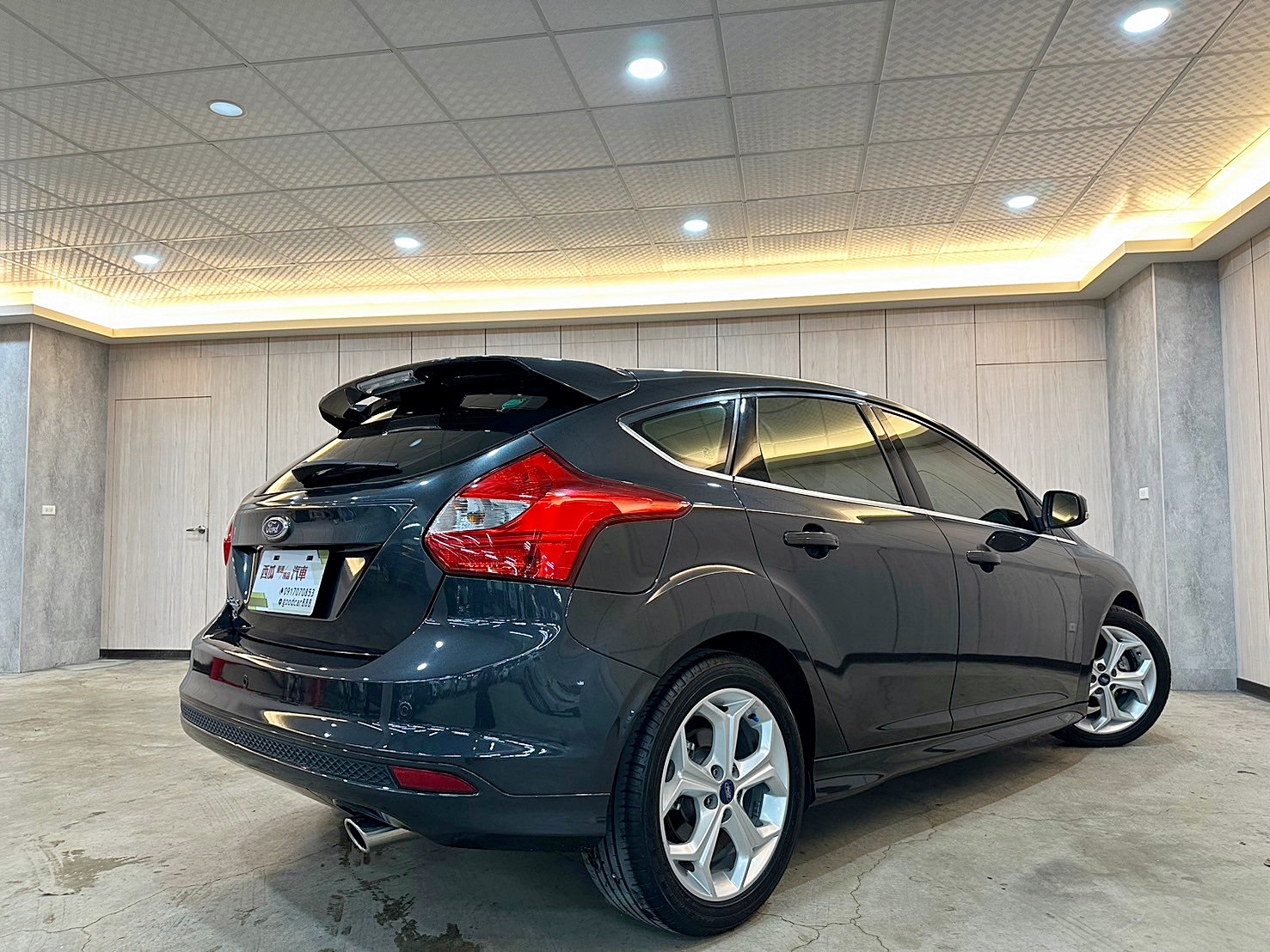 LINE:goodcar888 2013年 Ford Focus 5D 2.0汽油運動型 雙離合器6速自手排 自然進氣  第13張相片