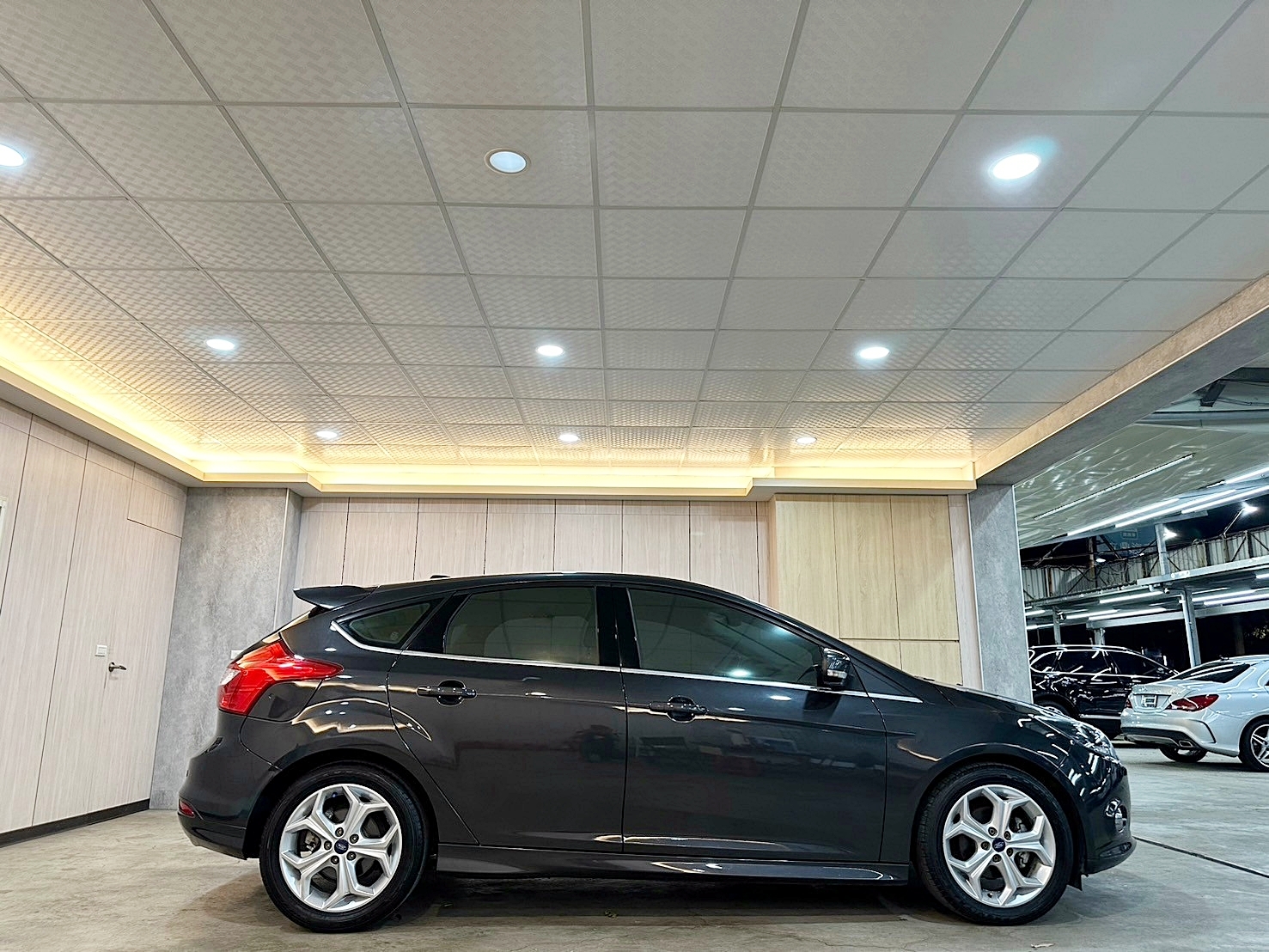 LINE:goodcar888 2013年 Ford Focus 5D 2.0汽油運動型 雙離合器6速自手排 自然進氣  第16張相片