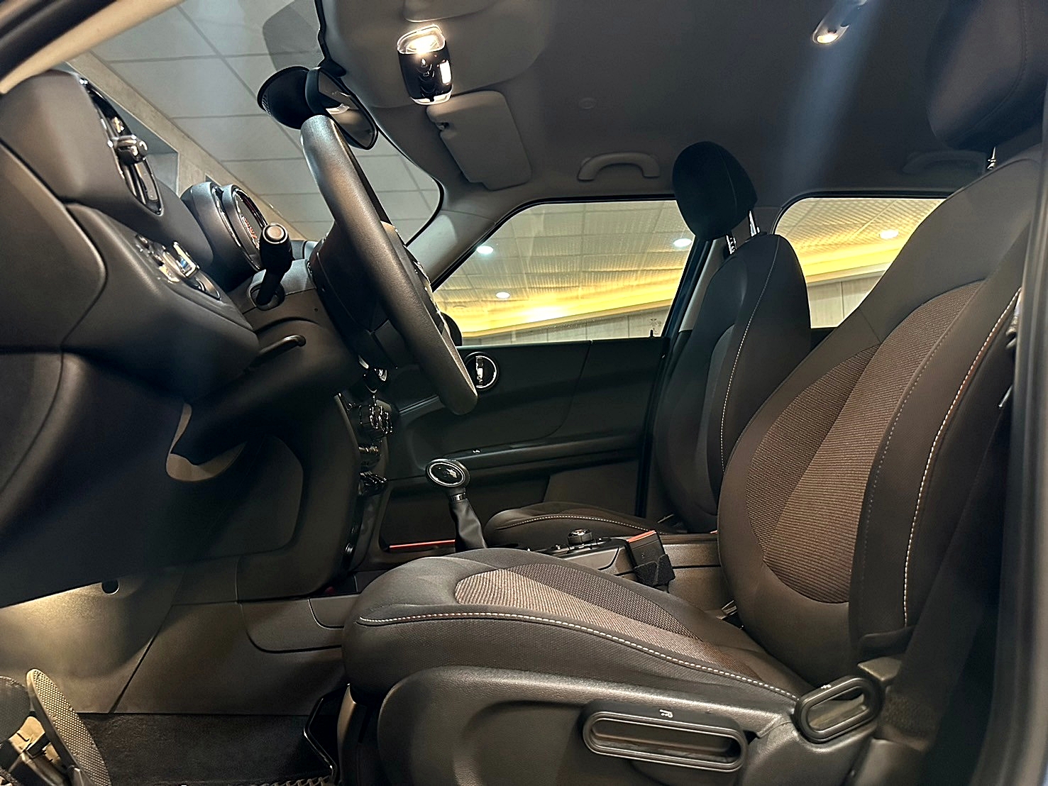 LINE:goodcar888 2018年 Mini Cooper Countryman 1.5 6速手自排 渦輪增壓 升級18吋鋁圈(Michelin輪胎)  第6張相片
