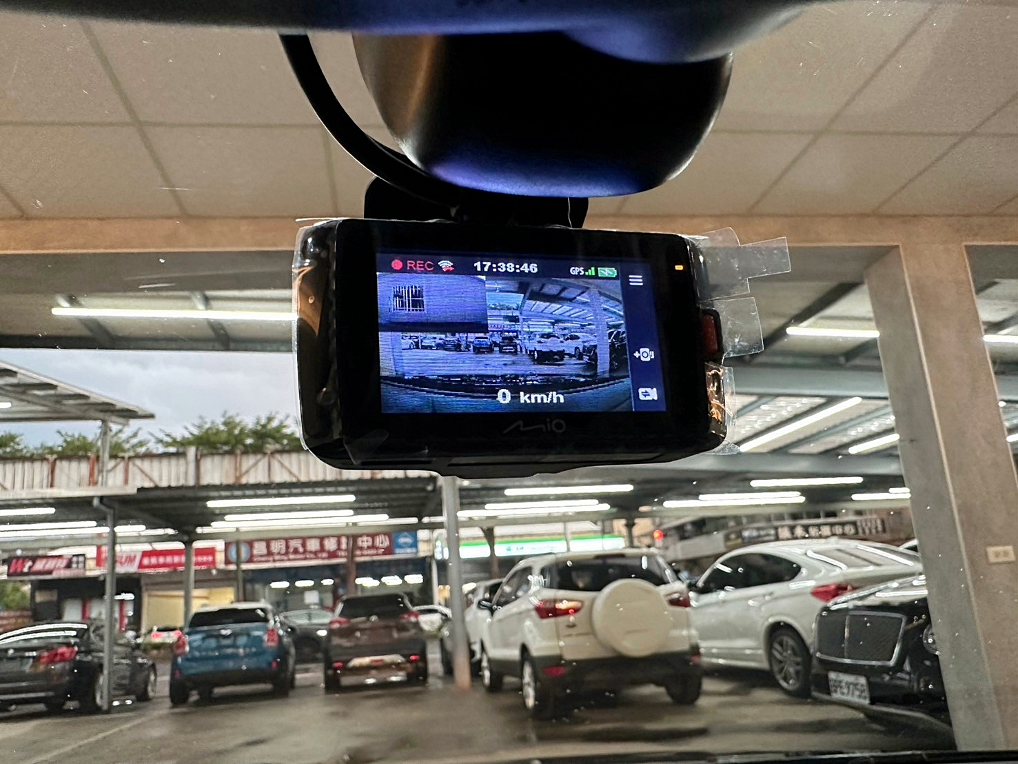 LINE:goodcar888 2015年 福斯 Passat Sedan 280 TSI 1.4 新車價135萬 僅跑四萬 一年跑四千 雙離合器7速自手排 渦輪增壓 一公升最高可跑18.52km/ltr  第9張相片