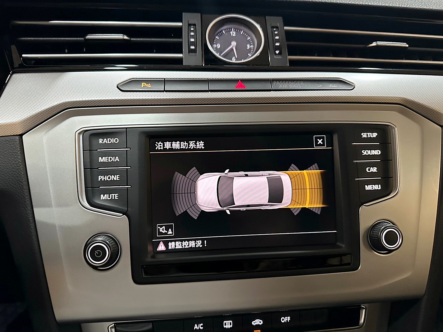 LINE:goodcar888 2015年 福斯 Passat Sedan 280 TSI 1.4 新車價135萬 僅跑四萬 一年跑四千 雙離合器7速自手排 渦輪增壓 一公升最高可跑18.52km/ltr  第11張相片