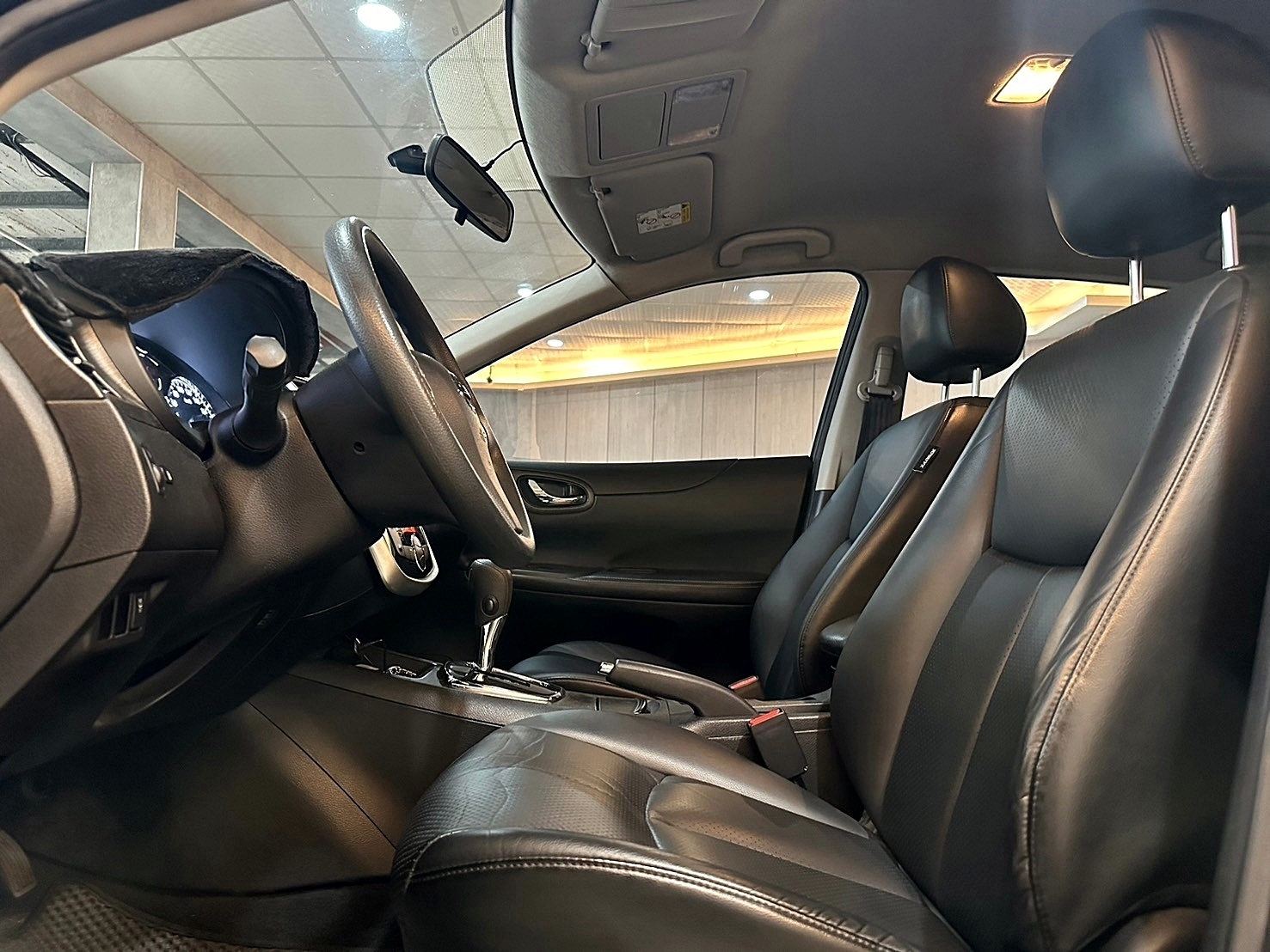 LINE:goodcar888 2018年 Nissan Tiida 5D 旗艦版 CVT無段變速 自然進氣 僅跑12萬 ✨盲點偵測  第4張相片
