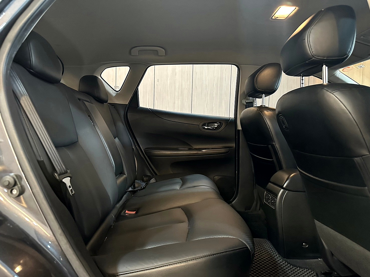 LINE:goodcar888 2018年 Nissan Tiida 5D 旗艦版 CVT無段變速 自然進氣 僅跑12萬 ✨盲點偵測  第12張相片