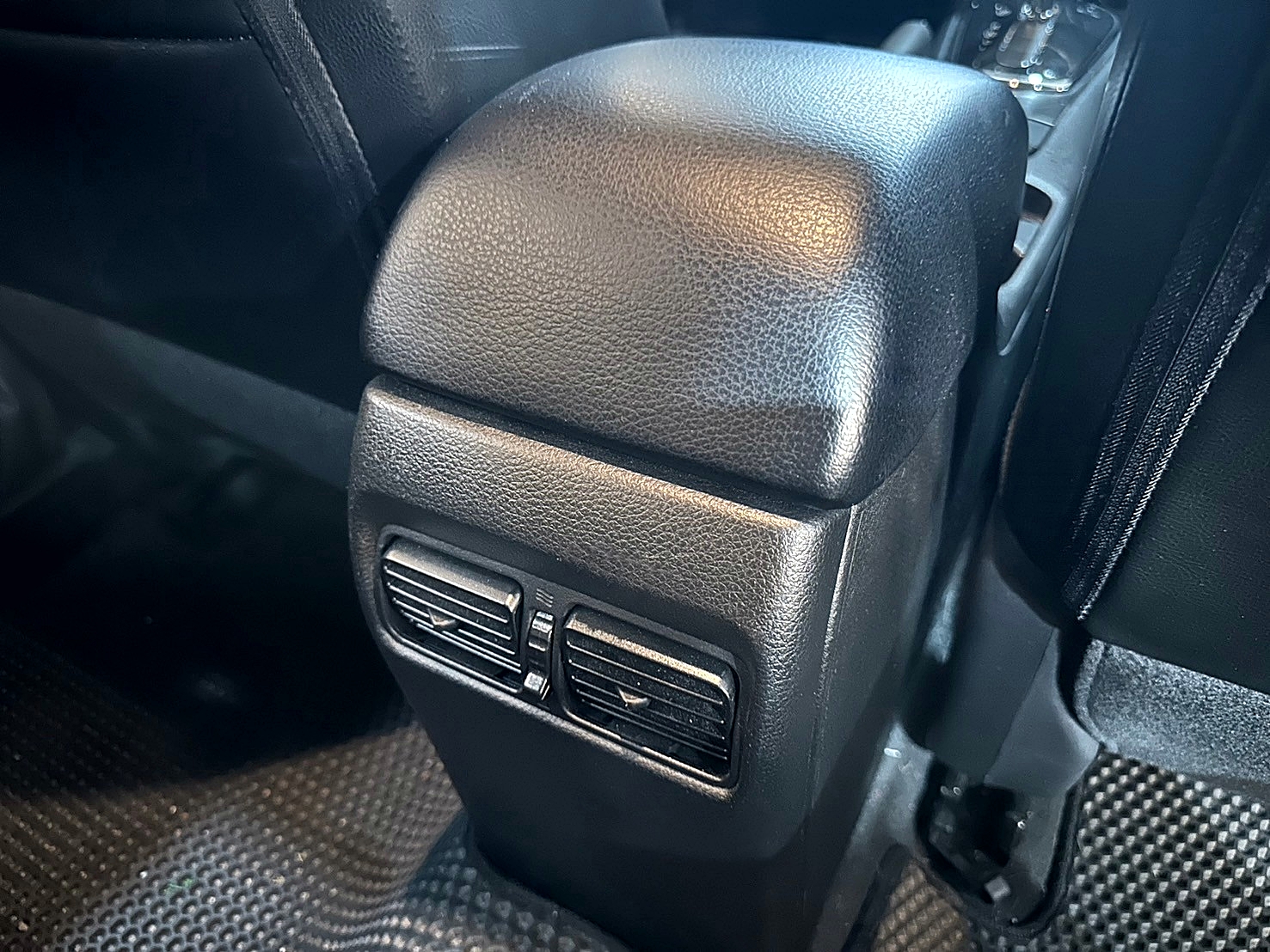 LINE:goodcar888 2018年 Nissan Tiida 5D 旗艦版 CVT無段變速 自然進氣 僅跑12萬 ✨盲點偵測  第13張相片