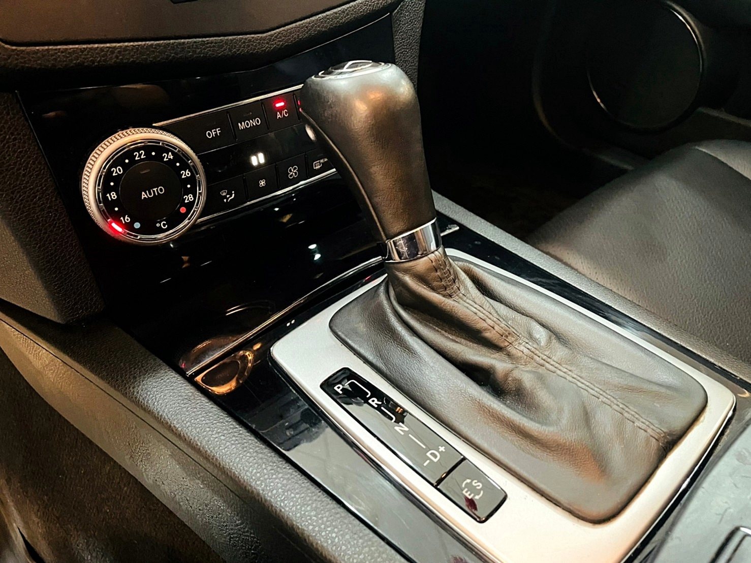 LINE:goodcar888 2010年 Benz C200 CGI 1.8 新車價205萬 5速手自排 渦輪增壓    第11張相片