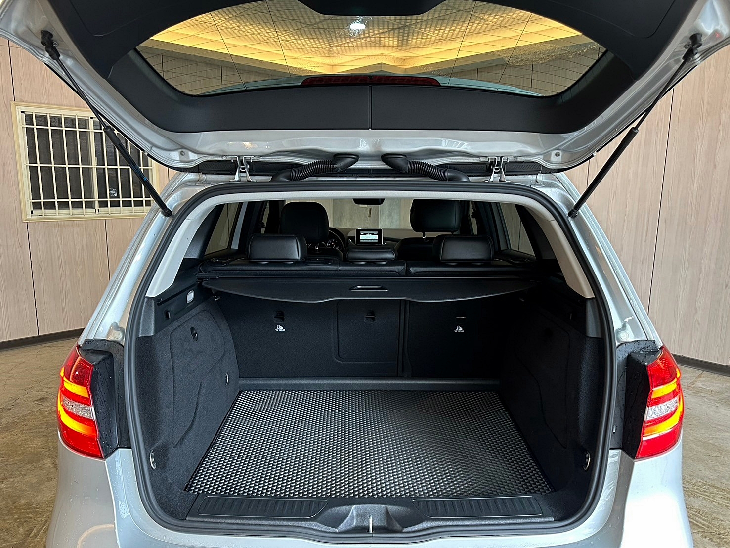 LINE:goodcar888 2013年 Benz B180 1.6 僅跑八萬 新車價149萬 雙離合器7速自手排 渦輪增壓  第15張相片