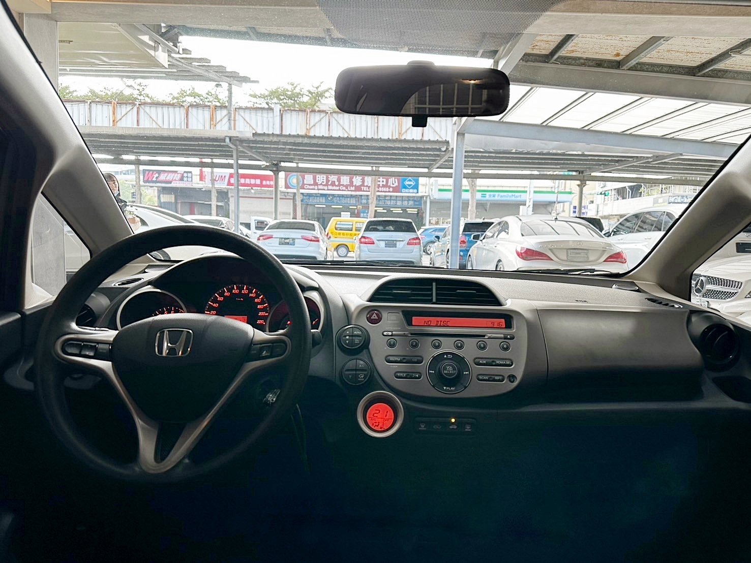 LINE:goodcar888 2012年 Honda Fit 1.5 VTi-S 僅跑九萬 一年跑約七千 5速手自排 自然進氣  第5張相片