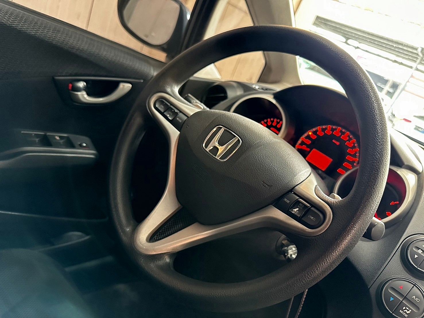 LINE:goodcar888 2012年 Honda Fit 1.5 VTi-S 僅跑九萬 一年跑約七千 5速手自排 自然進氣  第6張相片