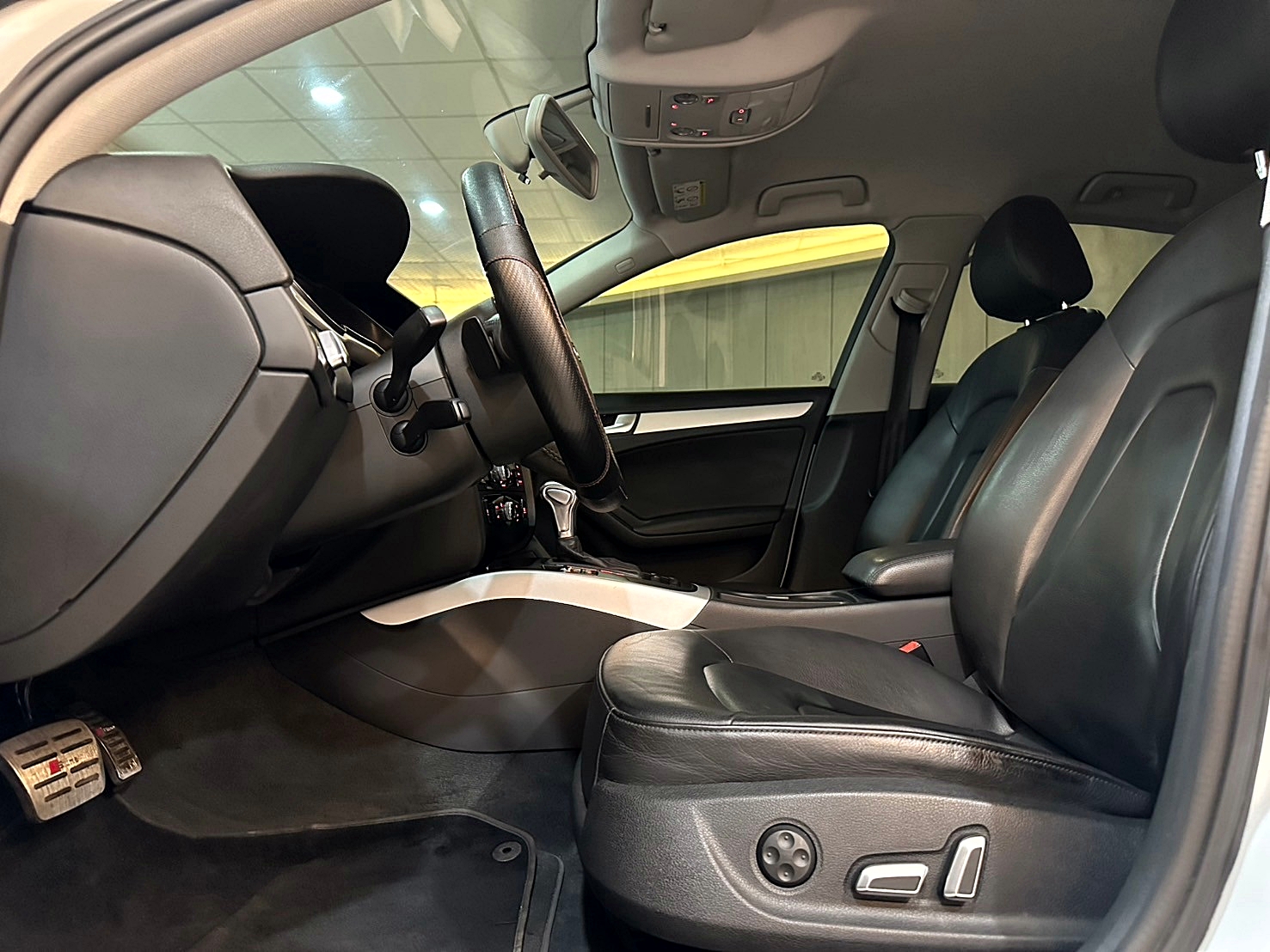 LINE:goodcar888 2015年 Audi A4 1.8 25 TFSI CVT 8速手自排 渦輪增壓  第4張相片