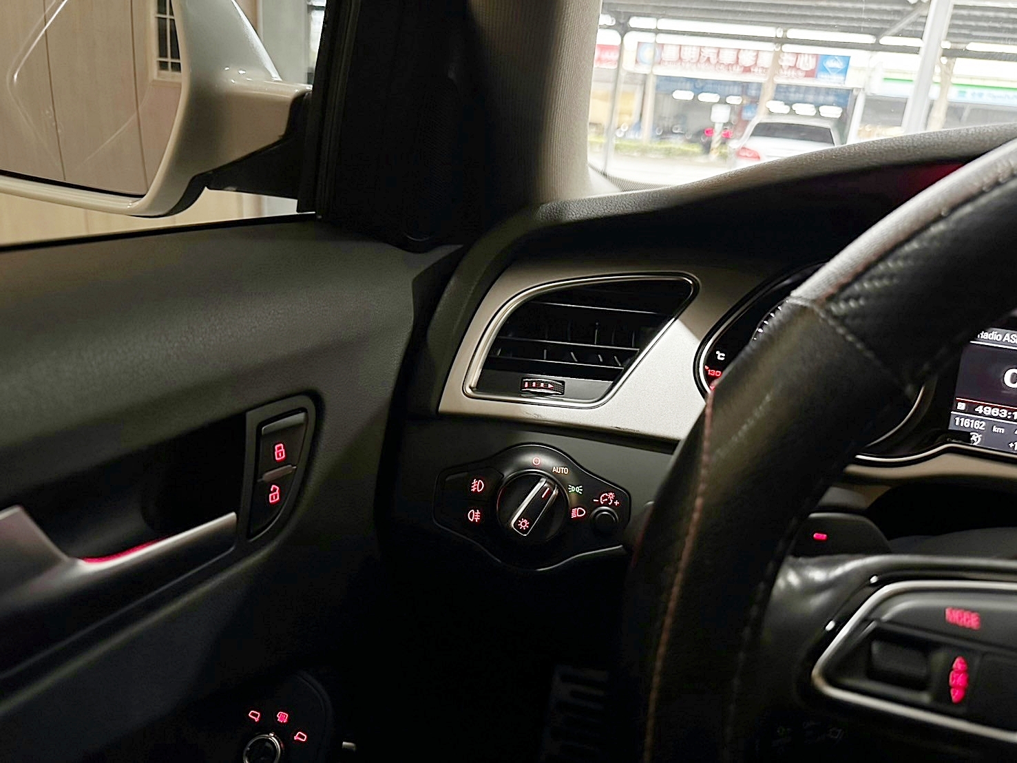 LINE:goodcar888 2015年 Audi A4 1.8 25 TFSI CVT 8速手自排 渦輪增壓  第8張相片