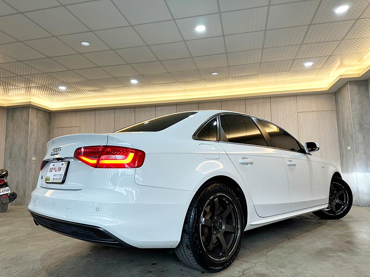 LINE:goodcar888 2015年 Audi A4 1.8 25 TFSI CVT 8速手自排 渦輪增壓  第13張相片