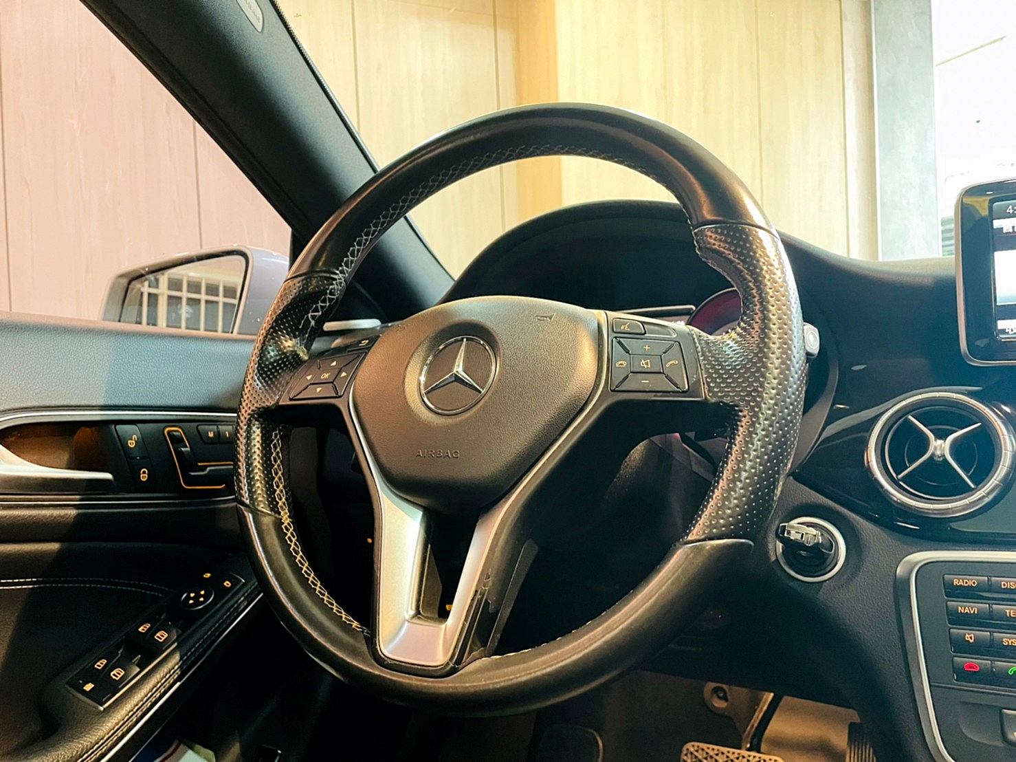 LINE:goodcar888 2014年 BENZ CLA250 AMG 2.0 美規  僅跑九萬 內外如新  第6張相片