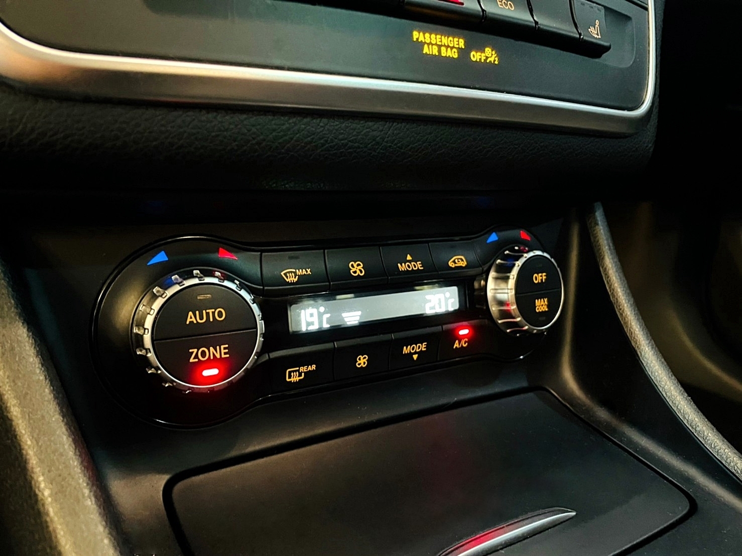 LINE:goodcar888 2014年 BENZ CLA250 AMG 2.0 美規  僅跑九萬 內外如新  第16張相片
