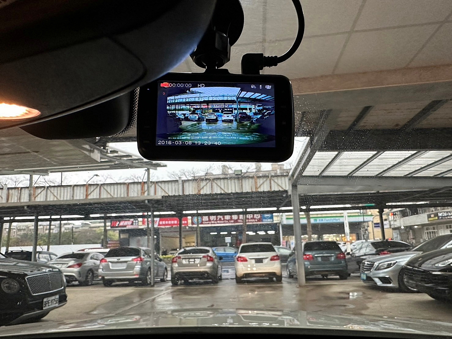 LINE:goodcar888 2017年 BENZ GLC300 2.0 一手車 僅跑十萬  第8張相片