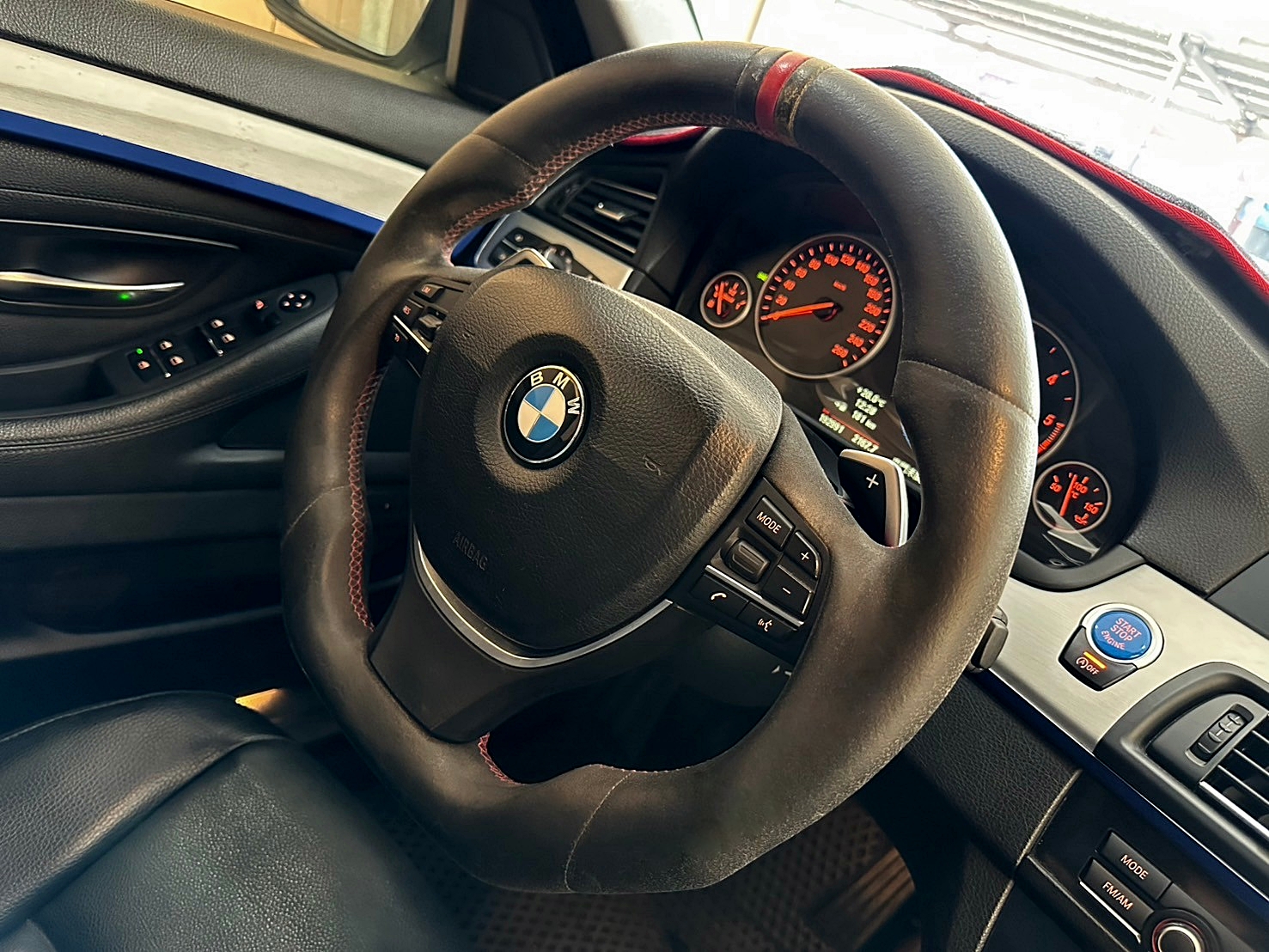 LINE:goodcar888 2011年 BMW 520d Touring 新車價261萬 8速手自排 渦輪增壓 🔥19吋 radi8鋁圈 🔥KT racing 避震器  第7張相片