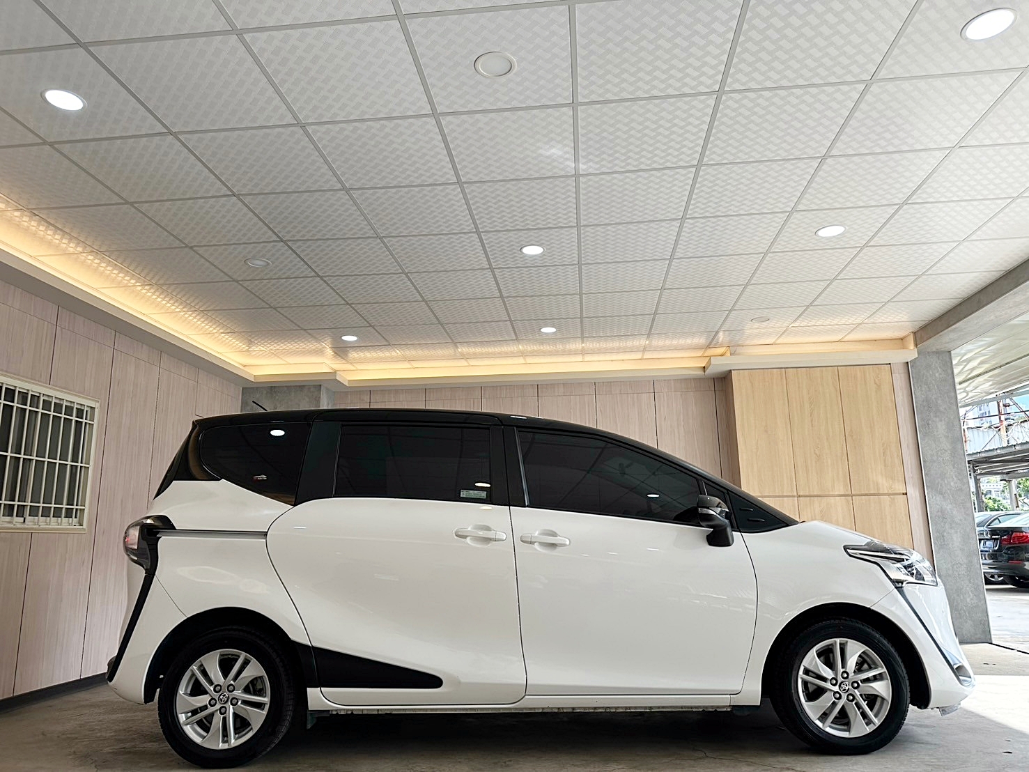 LINE:goodcar888 2020年 Toyota Sienta 五人座豪華 CVT無段變速 自然進氣 🔥APPLE CAR PLAY  第3張相片