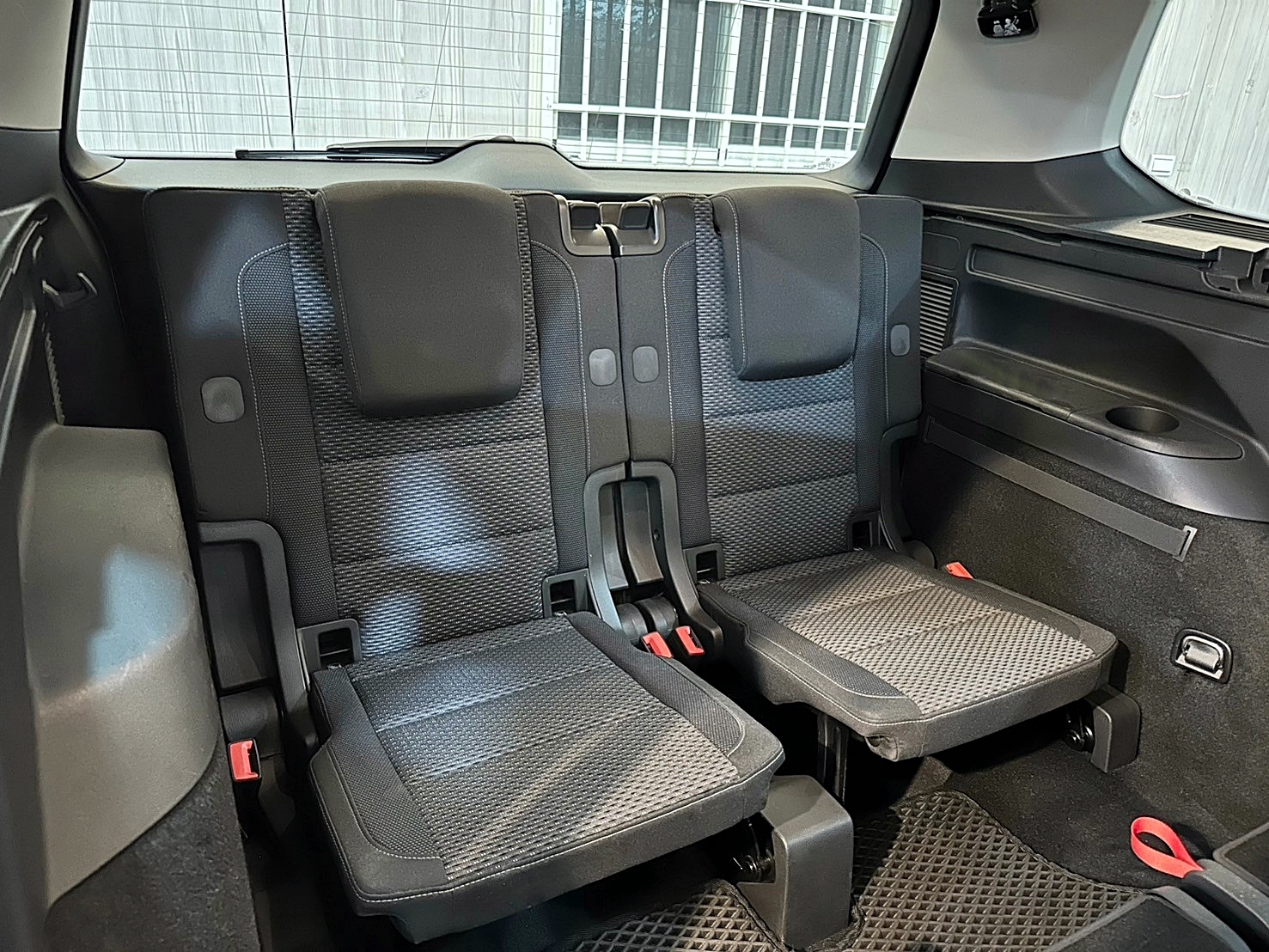 LINE:goodcar888 原廠保養 跑少 2016年 福斯 Touran 280 1.6 新車價124萬 僅跑八萬 全年度稅金只要一萬 雙離合器7速自手排 渦輪增壓 最高一公升可跑19.76km/ltr  第14張相片