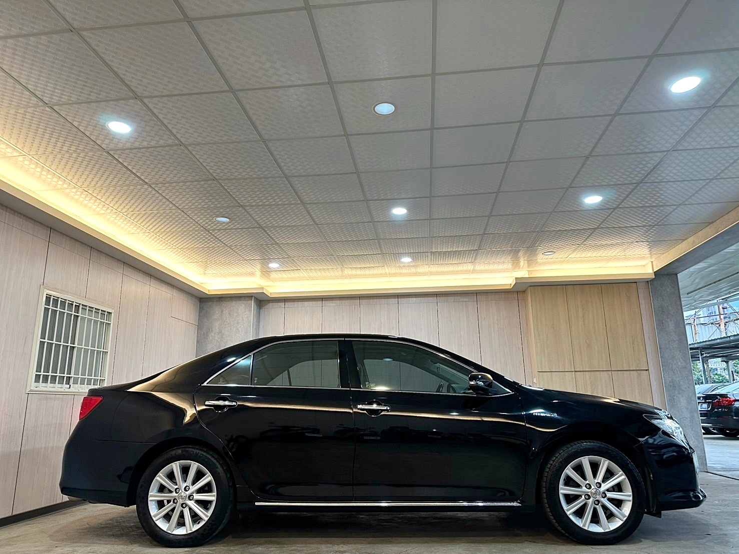 LINE:goodcar888 油電混合 超省油 2012年 Toyota Camry Hybrid-Q 最頂級 新車價140萬 CVT無段變速 自然進氣  第3張相片