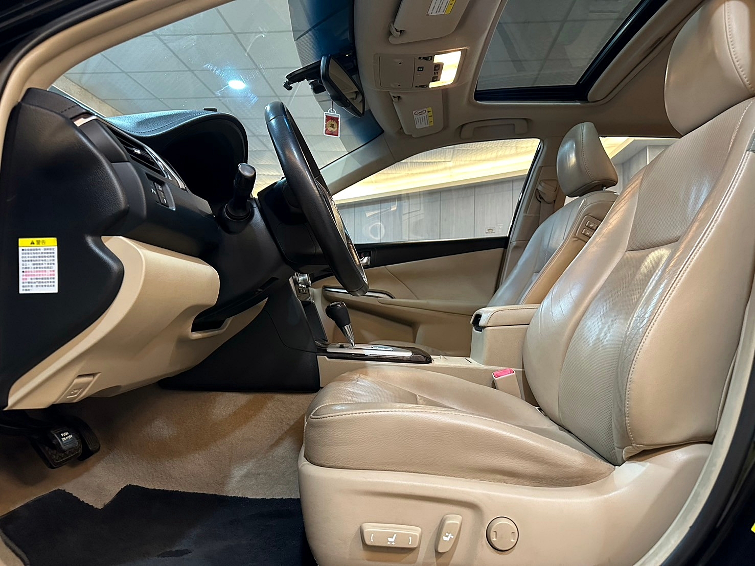 LINE:goodcar888 油電混合 超省油 2012年 Toyota Camry Hybrid-Q 最頂級 新車價140萬 CVT無段變速 自然進氣  第4張相片