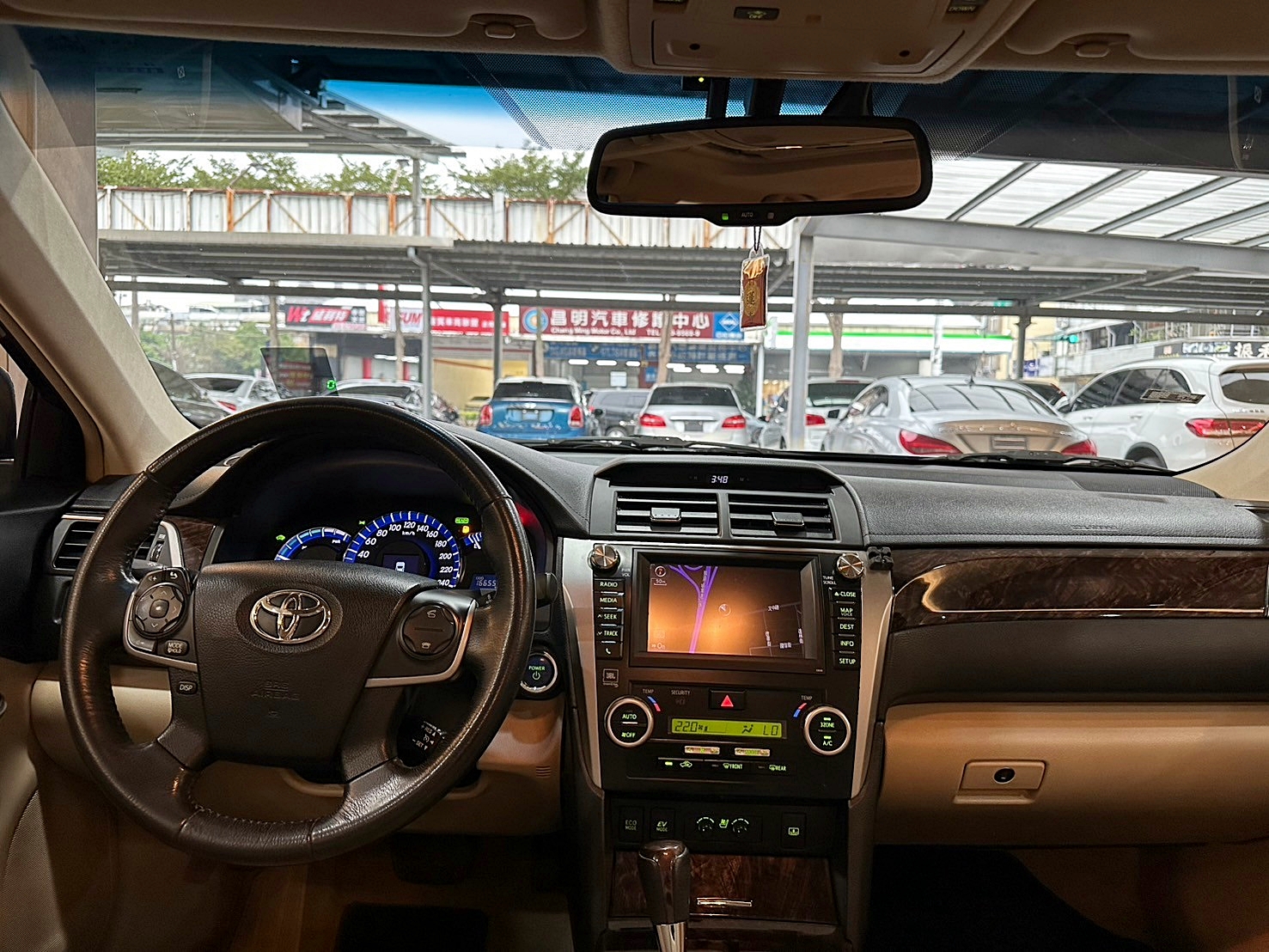 LINE:goodcar888 油電混合 超省油 2012年 Toyota Camry Hybrid-Q 最頂級 新車價140萬 CVT無段變速 自然進氣  第6張相片