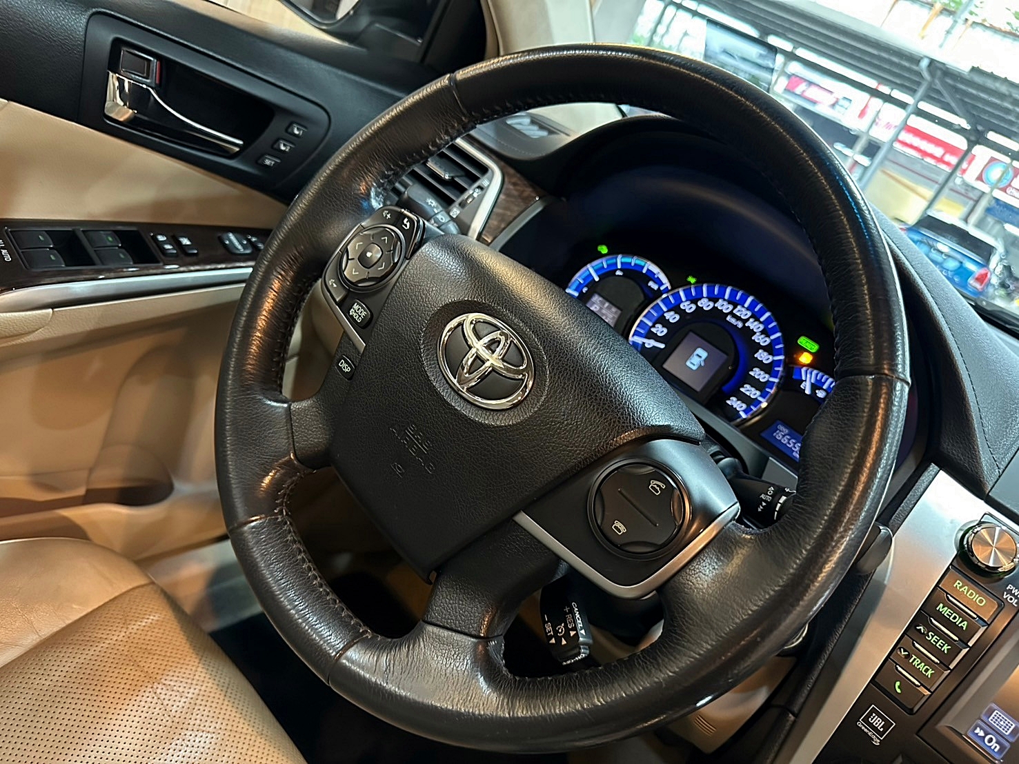 LINE:goodcar888 油電混合 超省油 2012年 Toyota Camry Hybrid-Q 最頂級 新車價140萬 CVT無段變速 自然進氣  第8張相片