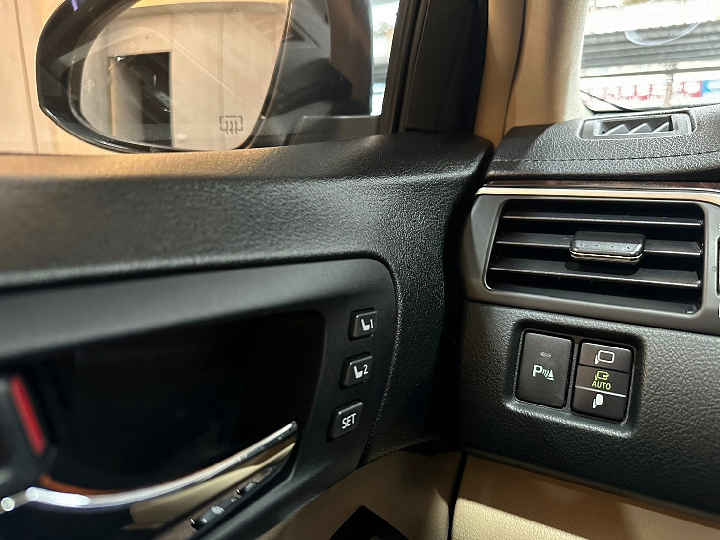 LINE:goodcar888 油電混合 超省油 2012年 Toyota Camry Hybrid-Q 最頂級 新車價140萬 CVT無段變速 自然進氣  第10張相片