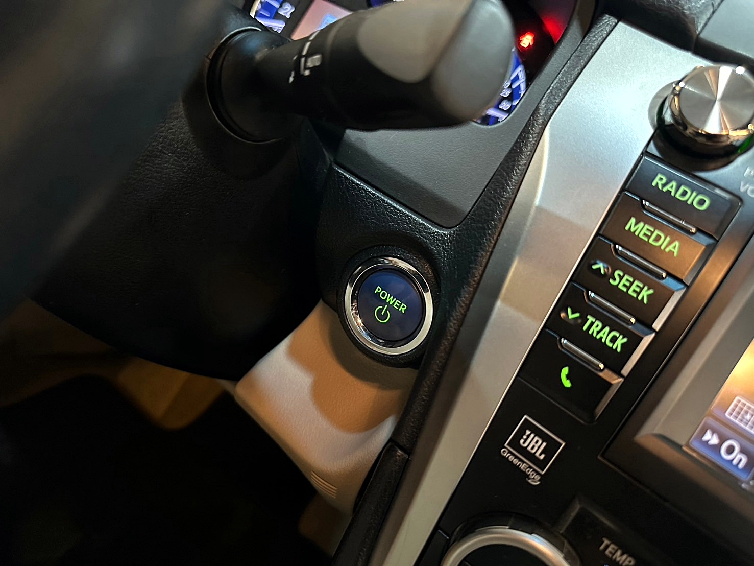 LINE:goodcar888 油電混合 超省油 2012年 Toyota Camry Hybrid-Q 最頂級 新車價140萬 CVT無段變速 自然進氣  第11張相片