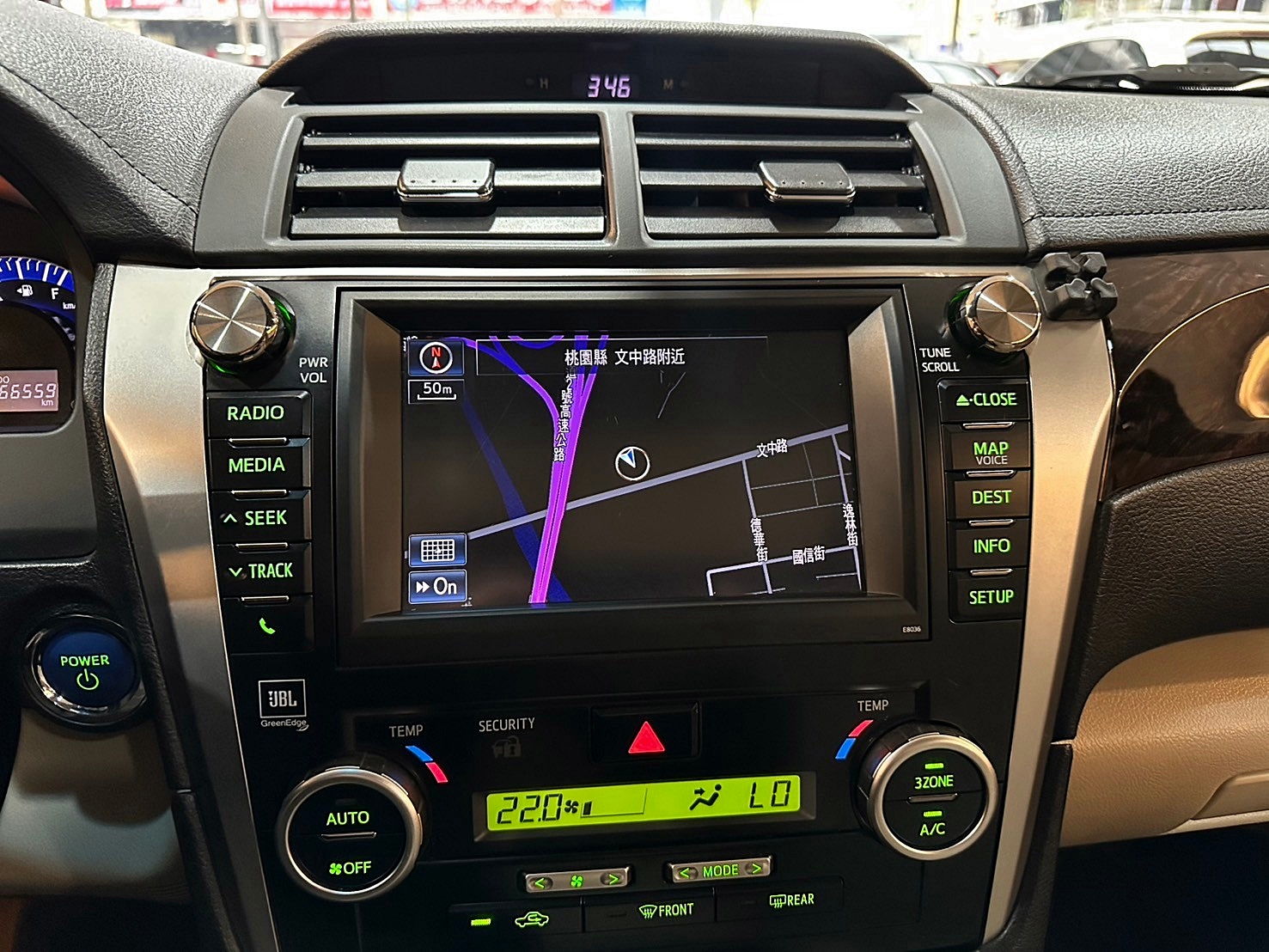 LINE:goodcar888 油電混合 超省油 2012年 Toyota Camry Hybrid-Q 最頂級 新車價140萬 CVT無段變速 自然進氣  第13張相片