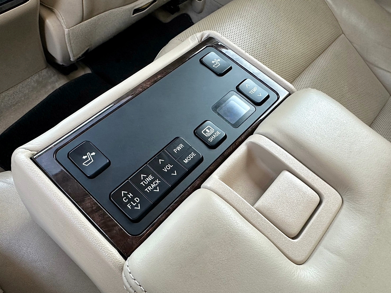 LINE:goodcar888 油電混合 超省油 2012年 Toyota Camry Hybrid-Q 最頂級 新車價140萬 CVT無段變速 自然進氣  第16張相片