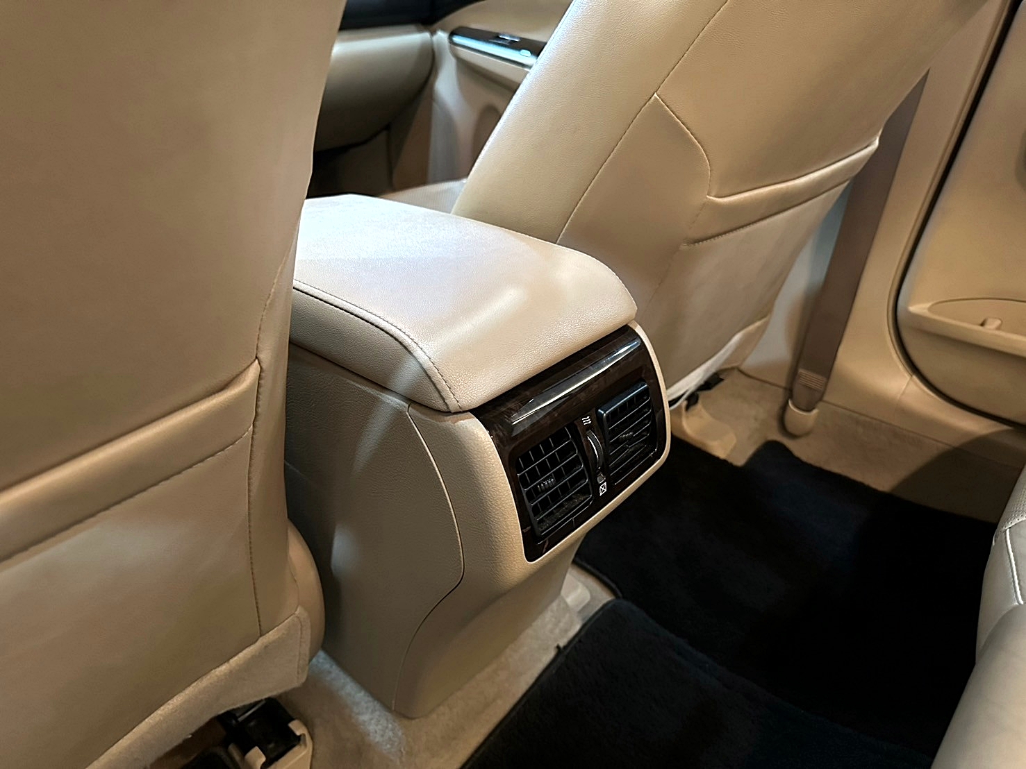 LINE:goodcar888 油電混合 超省油 2012年 Toyota Camry Hybrid-Q 最頂級 新車價140萬 CVT無段變速 自然進氣  第17張相片