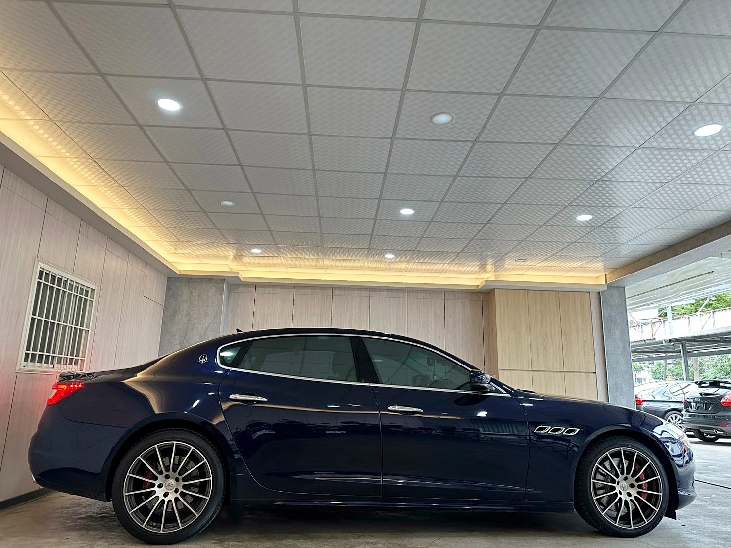 LINE:goodcar888 原廠保養 跑少 2015年 Maserati Quattroporte GTS 3.8 新車價818萬 僅跑12萬 8速手自排 渦輪增壓 最大馬力530hp 3.8升雙渦輪增壓V8引擎  第3張相片