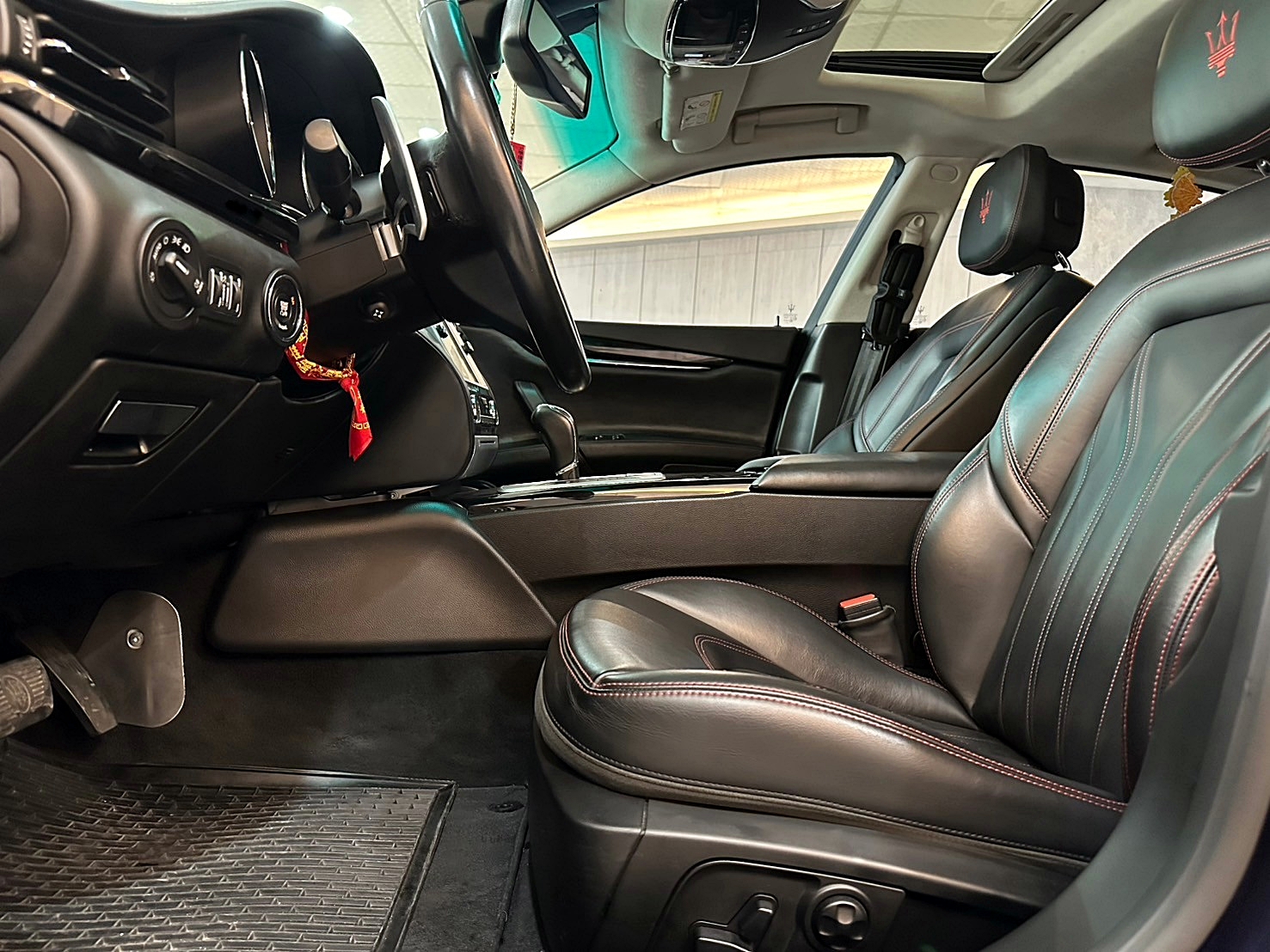 LINE:goodcar888 原廠保養 跑少 2015年 Maserati Quattroporte GTS 3.8 新車價818萬 僅跑12萬 8速手自排 渦輪增壓 最大馬力530hp 3.8升雙渦輪增壓V8引擎  第5張相片