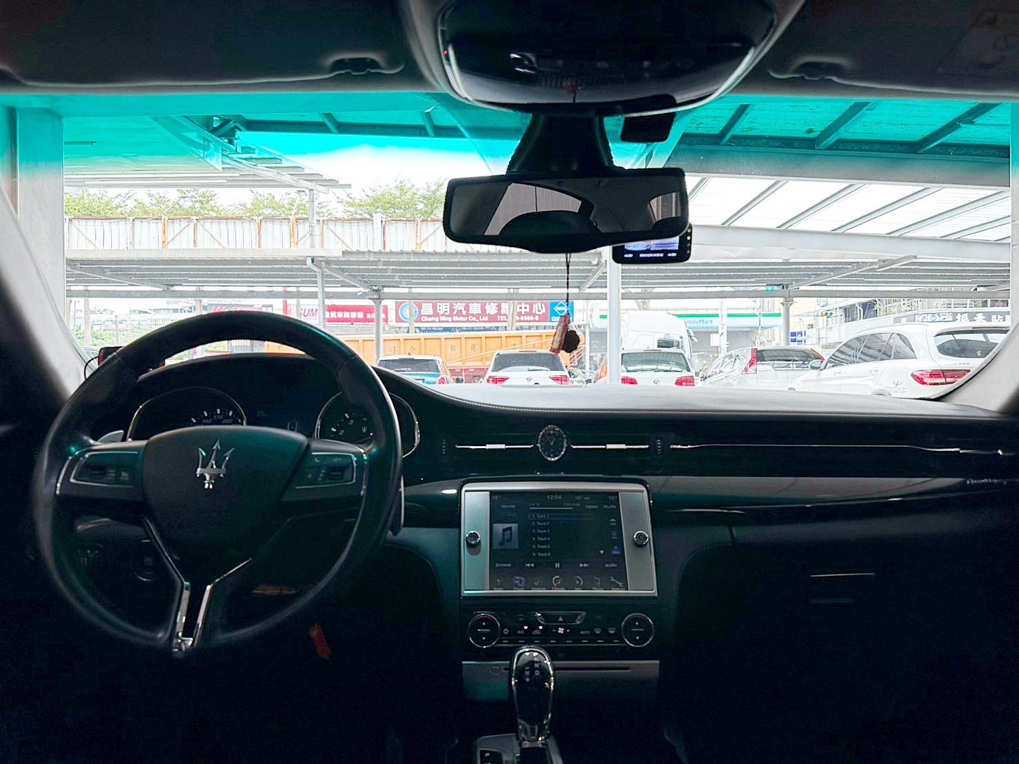 LINE:goodcar888 原廠保養 跑少 2015年 Maserati Quattroporte GTS 3.8 新車價818萬 僅跑12萬 8速手自排 渦輪增壓 最大馬力530hp 3.8升雙渦輪增壓V8引擎  第7張相片