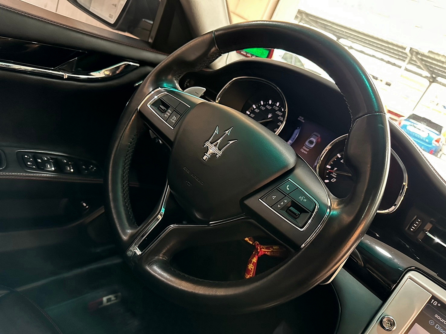 LINE:goodcar888 原廠保養 跑少 2015年 Maserati Quattroporte GTS 3.8 新車價818萬 僅跑12萬 8速手自排 渦輪增壓 最大馬力530hp 3.8升雙渦輪增壓V8引擎  第8張相片