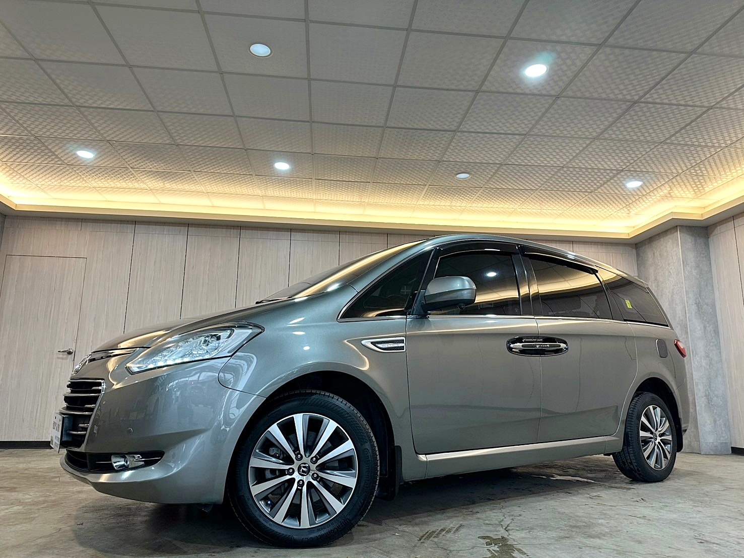 LINE:goodcar888 兩年保固 2015年 Luxgen M7 Turbo 旗艦型 新車價113萬 僅跑五萬 影音升級Android  第1張相片