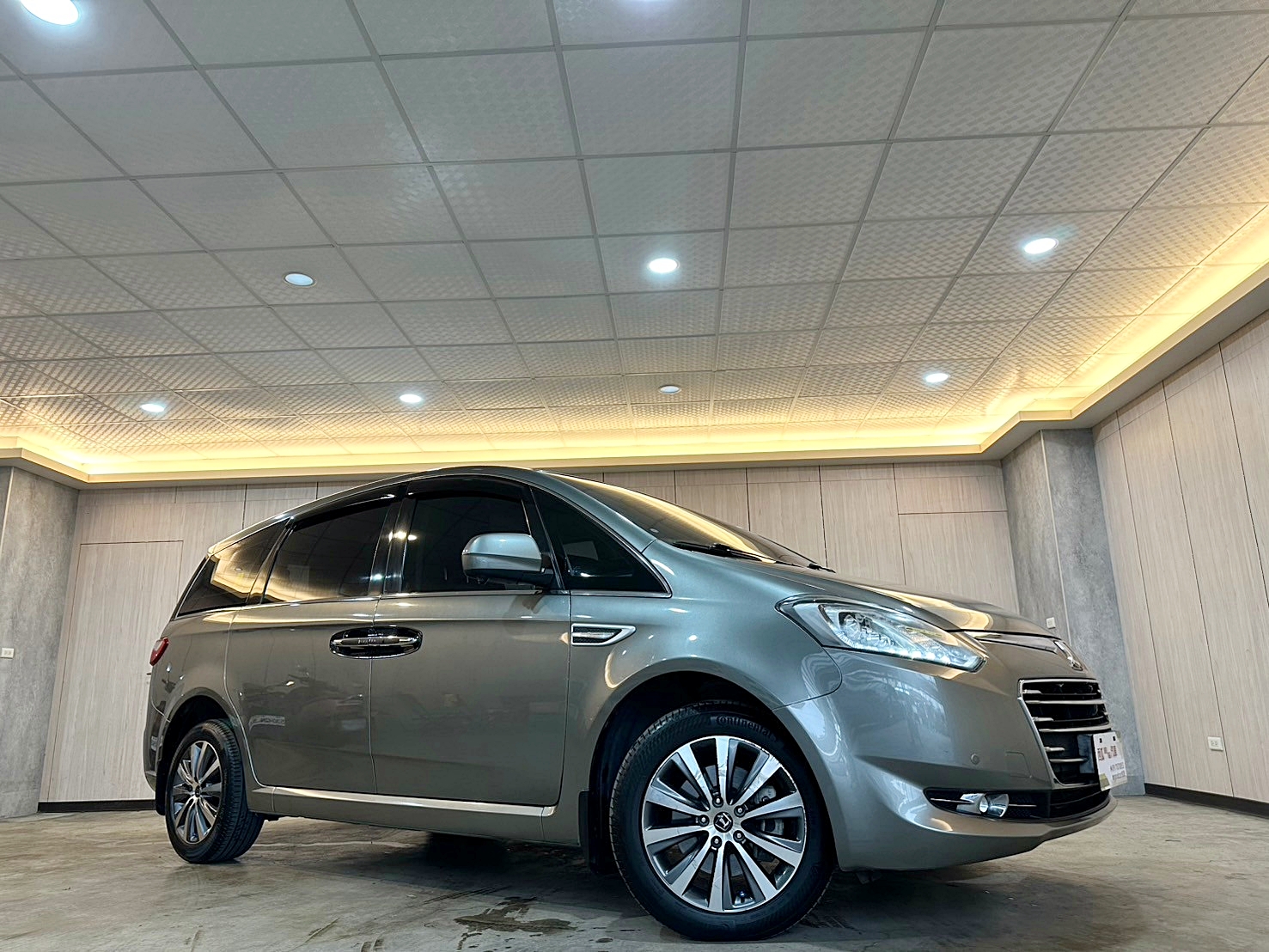 LINE:goodcar888 兩年保固 2015年 Luxgen M7 Turbo 旗艦型 新車價113萬 僅跑五萬 影音升級Android  第2張相片