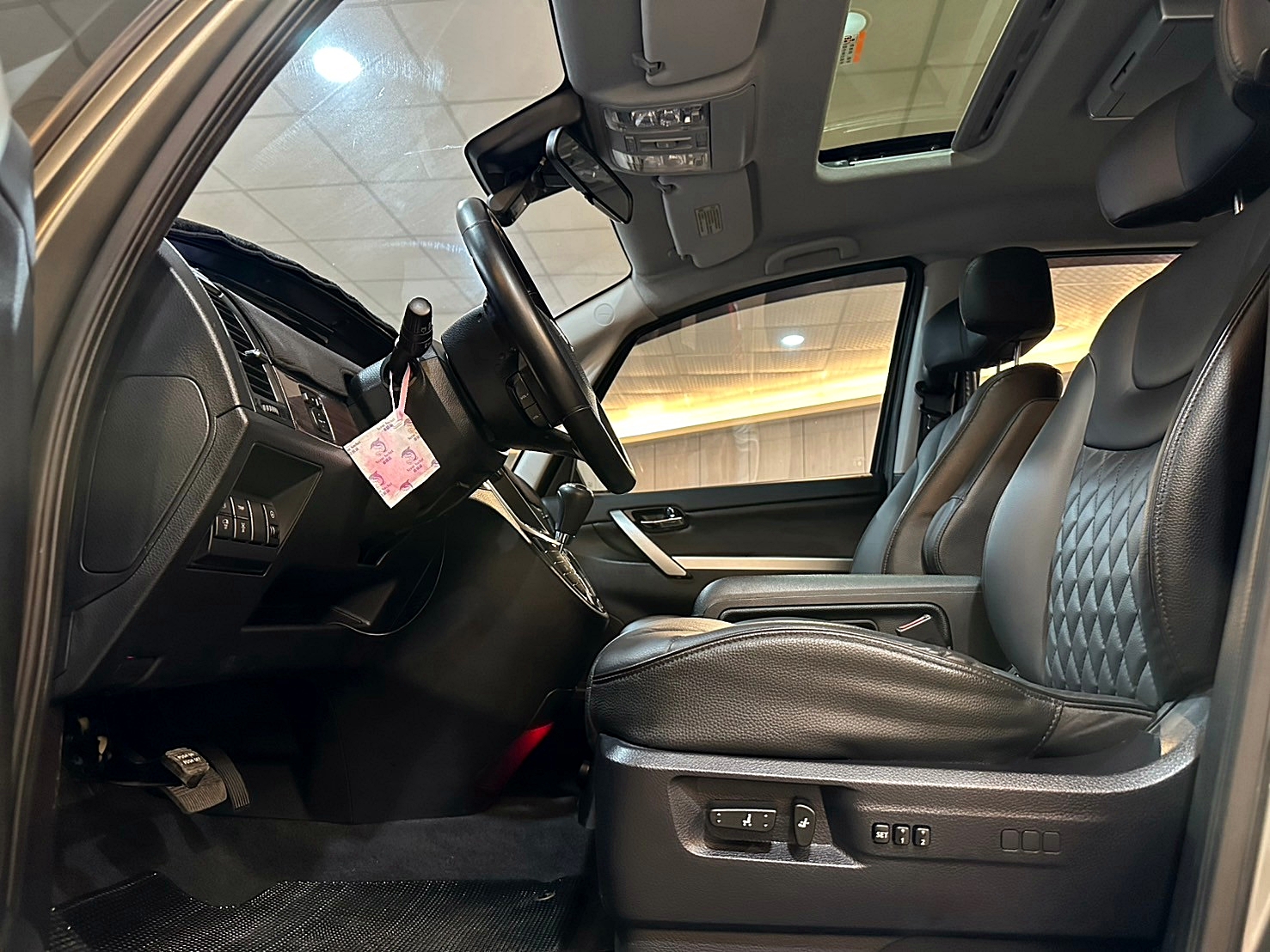 LINE:goodcar888 兩年保固 2015年 Luxgen M7 Turbo 旗艦型 新車價113萬 僅跑五萬 影音升級Android  第4張相片