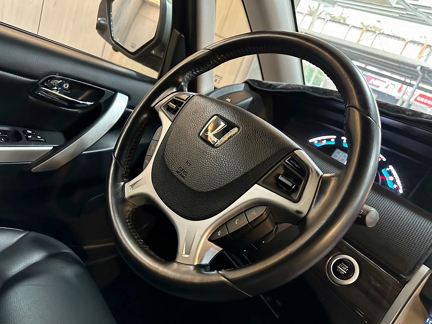 LINE:goodcar888 兩年保固 2015年 Luxgen M7 Turbo 旗艦型 新車價113萬 僅跑五萬 影音升級Android  第7張相片