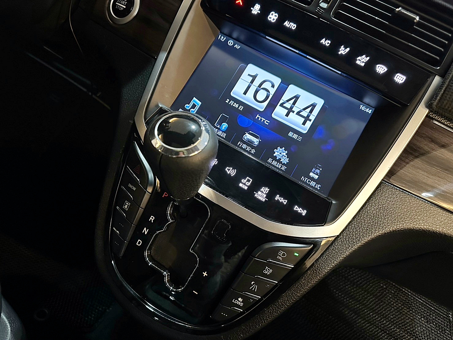 LINE:goodcar888 兩年保固 2015年 Luxgen M7 Turbo 旗艦型 新車價113萬 僅跑五萬 影音升級Android  第10張相片