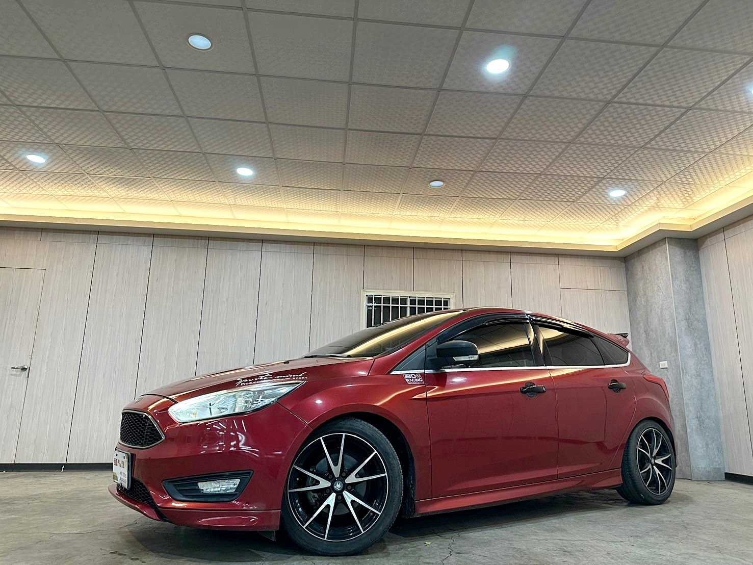 LINE:goodcar888 2014年 Ford Focus 5D 2.0汽油運動型 僅跑十萬 雙離合器6速自手排 自然進氣 全車空力套件 鋁圈 Bc避震器  中尾段  有閥門 炮彈  第1張相片