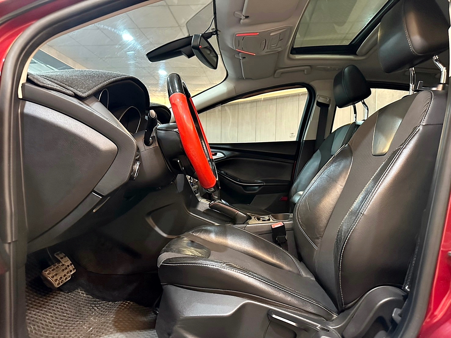 LINE:goodcar888 2014年 Ford Focus 5D 2.0汽油運動型 僅跑十萬 雙離合器6速自手排 自然進氣 全車空力套件 鋁圈 Bc避震器  中尾段  有閥門 炮彈  第4張相片