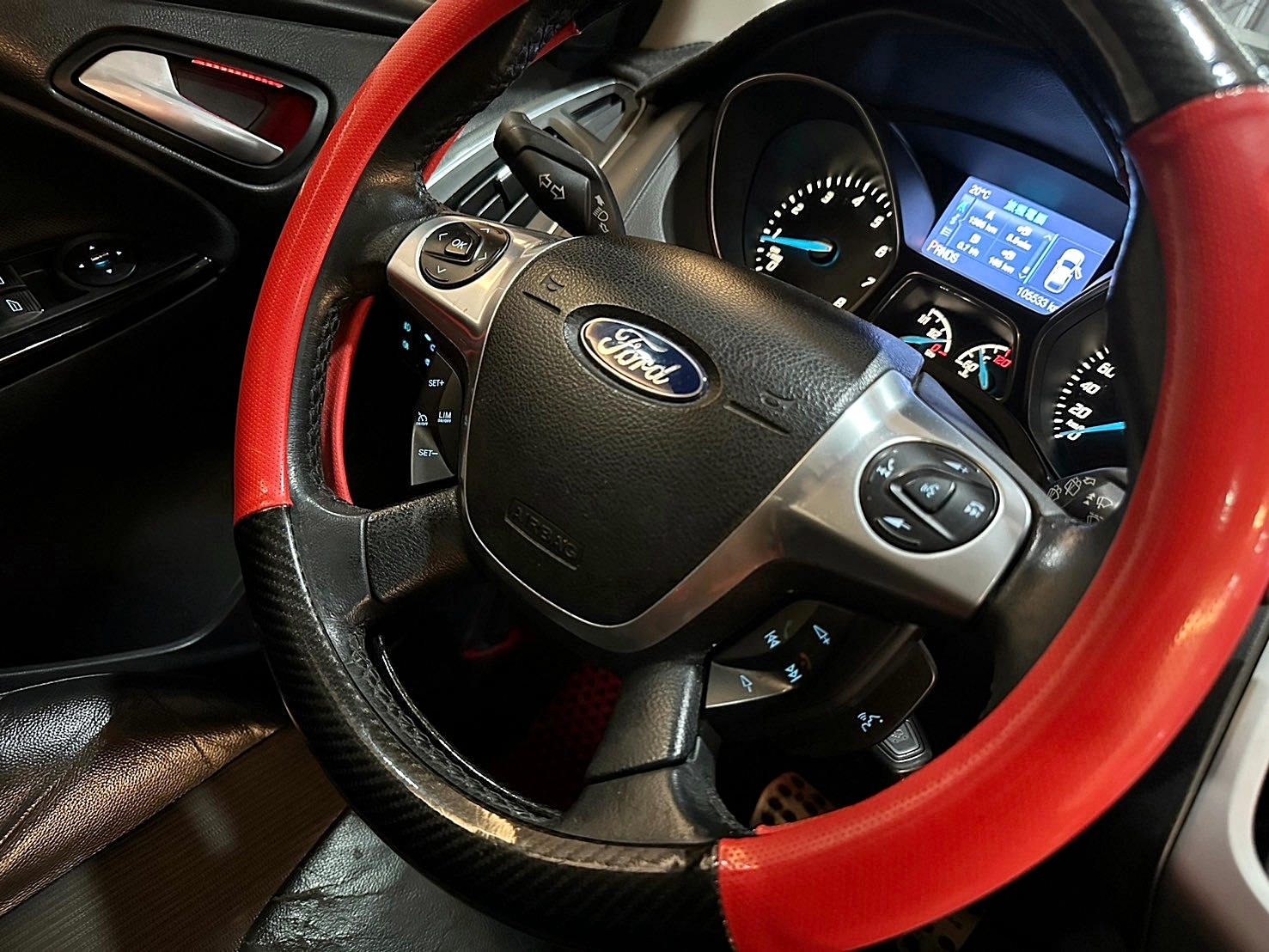 LINE:goodcar888 2014年 Ford Focus 5D 2.0汽油運動型 僅跑十萬 雙離合器6速自手排 自然進氣 全車空力套件 鋁圈 Bc避震器  中尾段  有閥門 炮彈  第7張相片