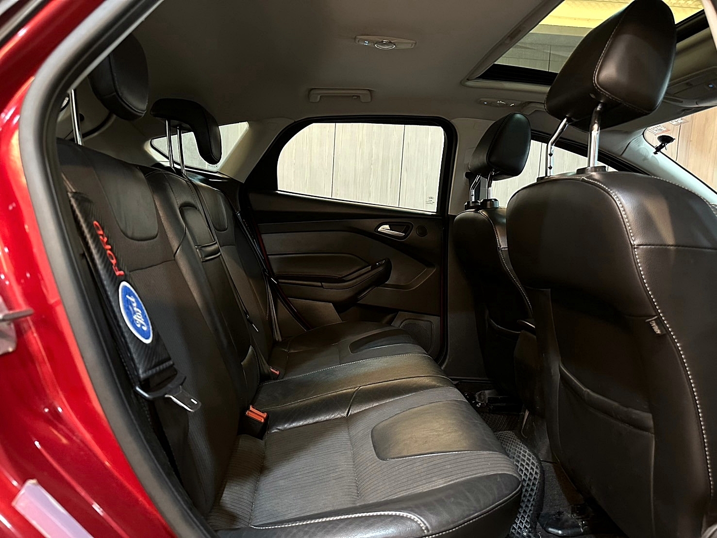 LINE:goodcar888 2014年 Ford Focus 5D 2.0汽油運動型 僅跑十萬 雙離合器6速自手排 自然進氣 全車空力套件 鋁圈 Bc避震器  中尾段  有閥門 炮彈  第11張相片