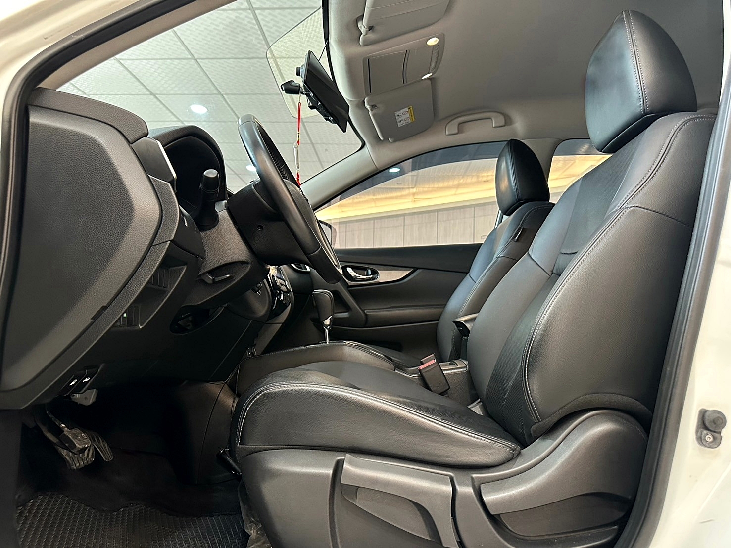 LINE:goodcar888 兩年保固 2015年 Nissan X-Trail 2.0 原廠保養 僅跑八萬 CVT 7速手自排 自然進氣  第4張相片