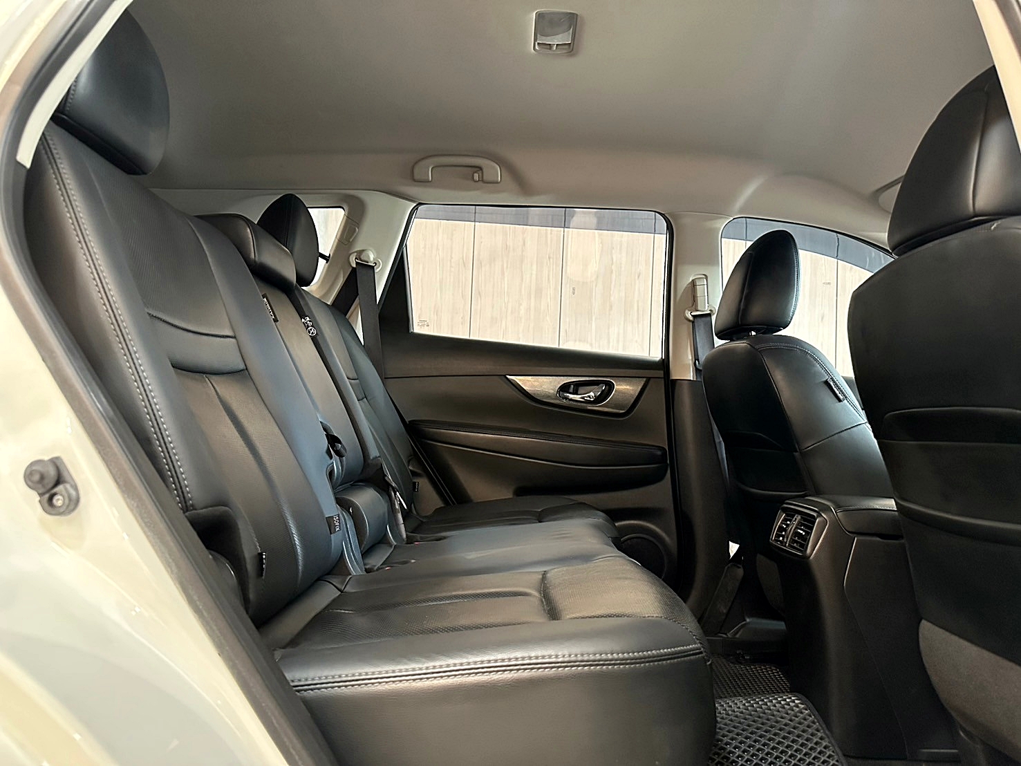 LINE:goodcar888 兩年保固 2015年 Nissan X-Trail 2.0 原廠保養 僅跑八萬 CVT 7速手自排 自然進氣  第13張相片